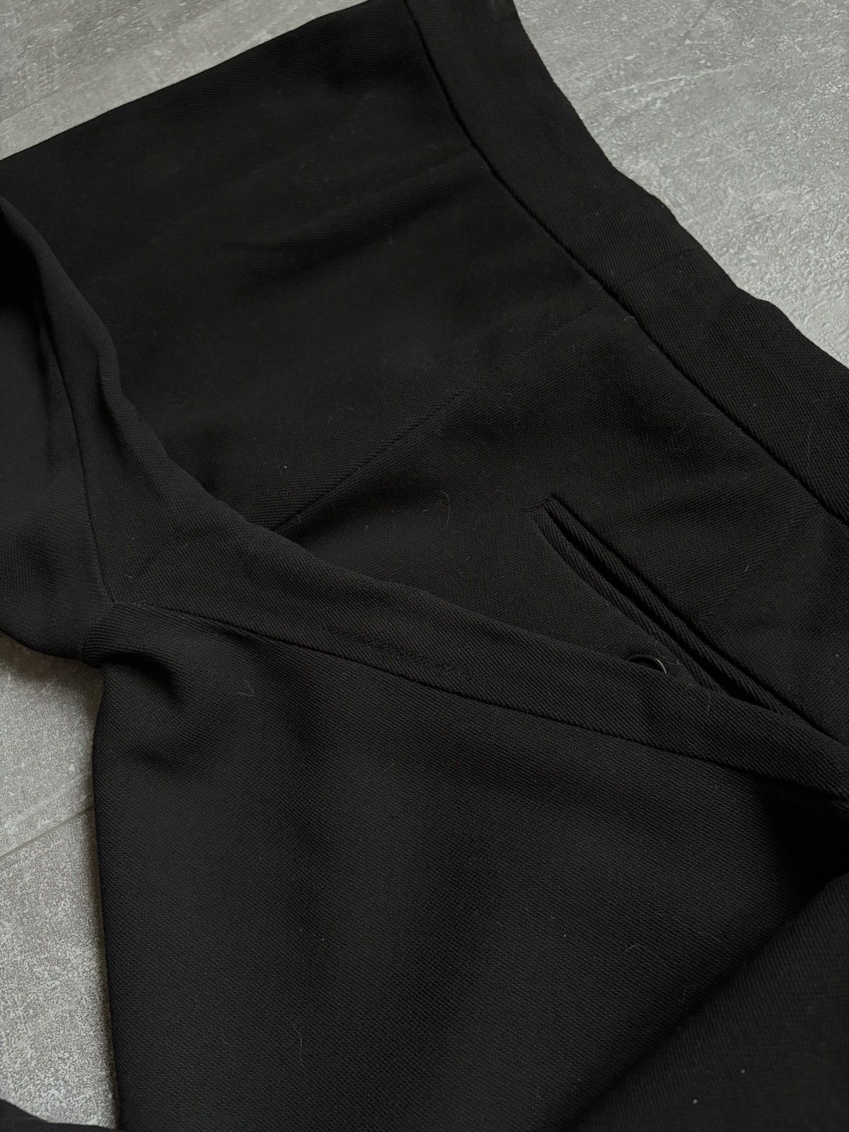 Ralph Lauren Purple Label Ralph Lauren Purple Label Black Wool Tapered Trousers Size 28" / US 6 / IT 42 - 9 Thumbnail