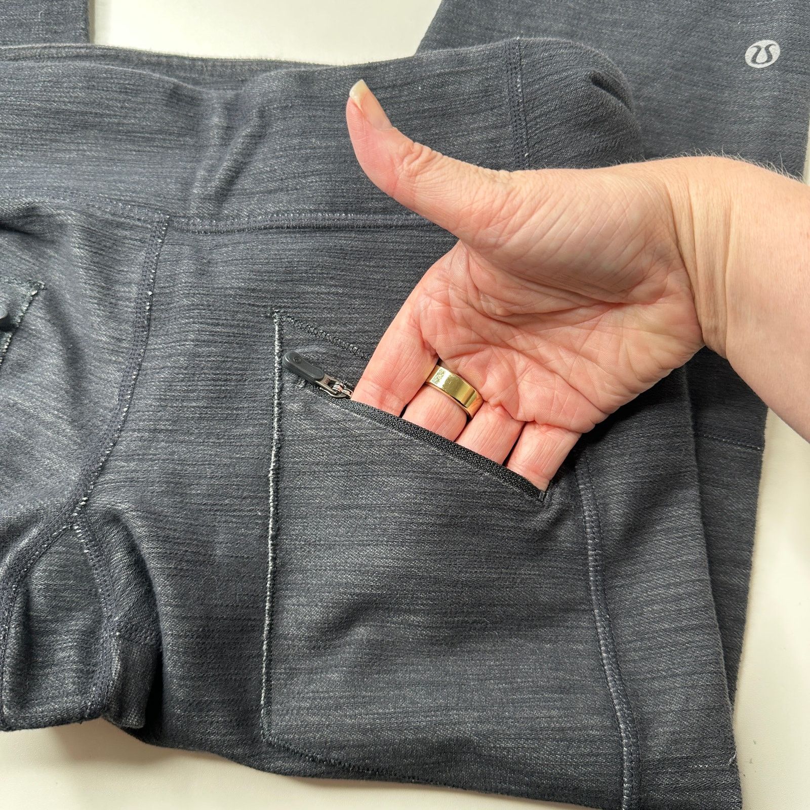 Lululemon Lululemon Gray Patchwork Leggings Zip Pocket Yoga Pants 8 Size 30" / US 8 / IT 44 - 7 Thumbnail