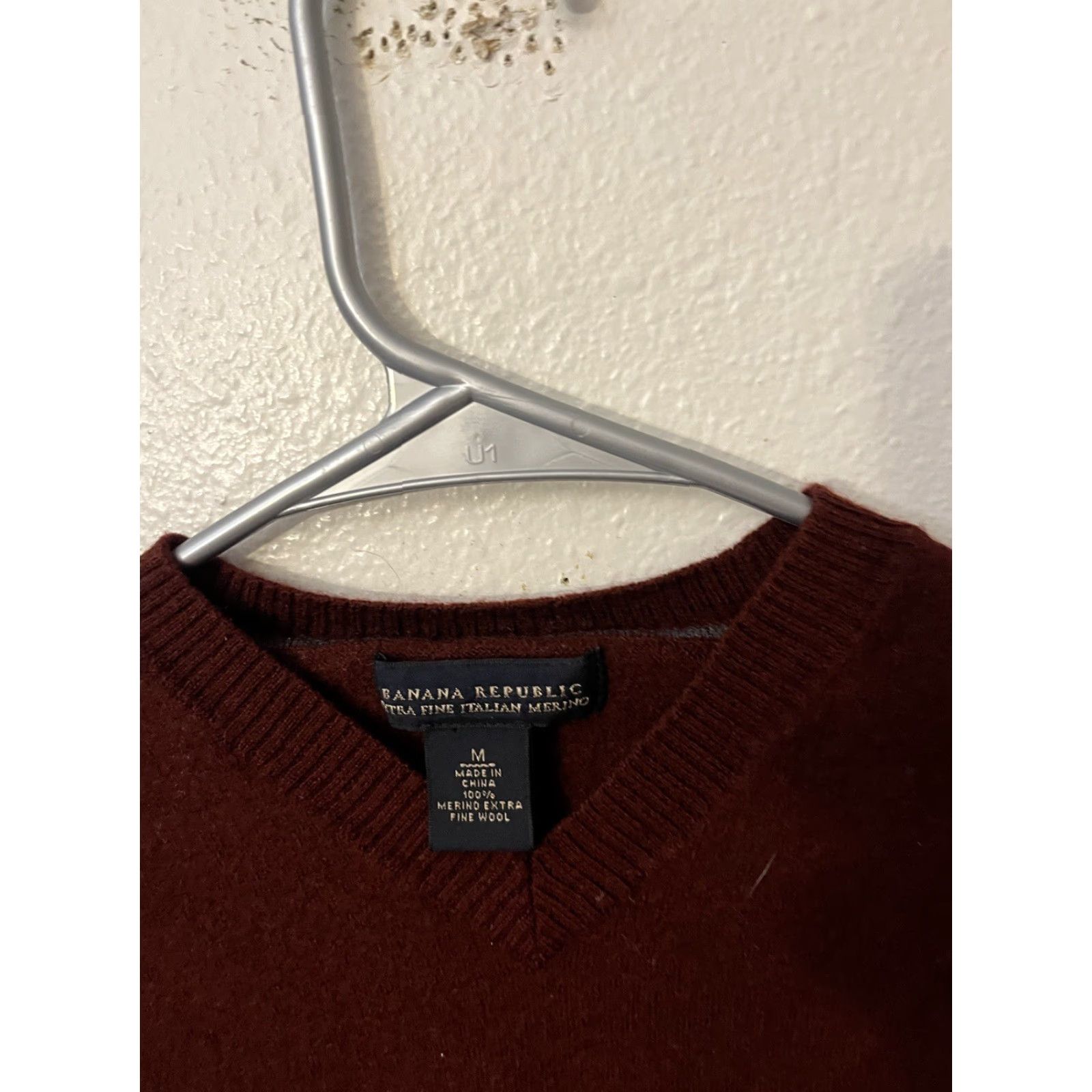 Banana Republic VINTAGE Banana Republic Extra Fine Merino Wool Sweater V Neck Maroon M Shrunken Men Pullover Knit Wool Long Sleeve Regular Fit OOAK Size US M / EU 48-50 / 2 - 2 Thumbnail