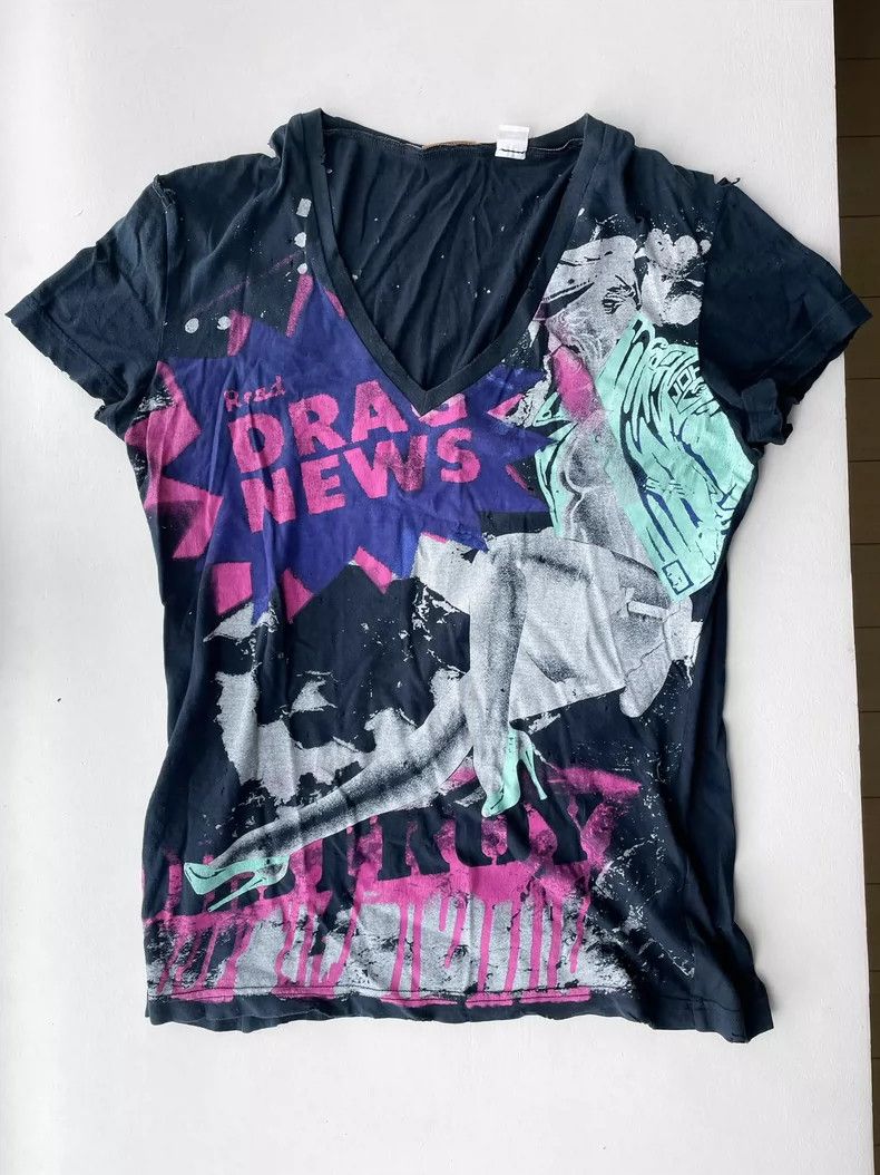 John Galliano John Galliano Distressed V-Neck T-Shirt- DMC Size US S / EU 44-46 / 1 - 1 Thumbnail
