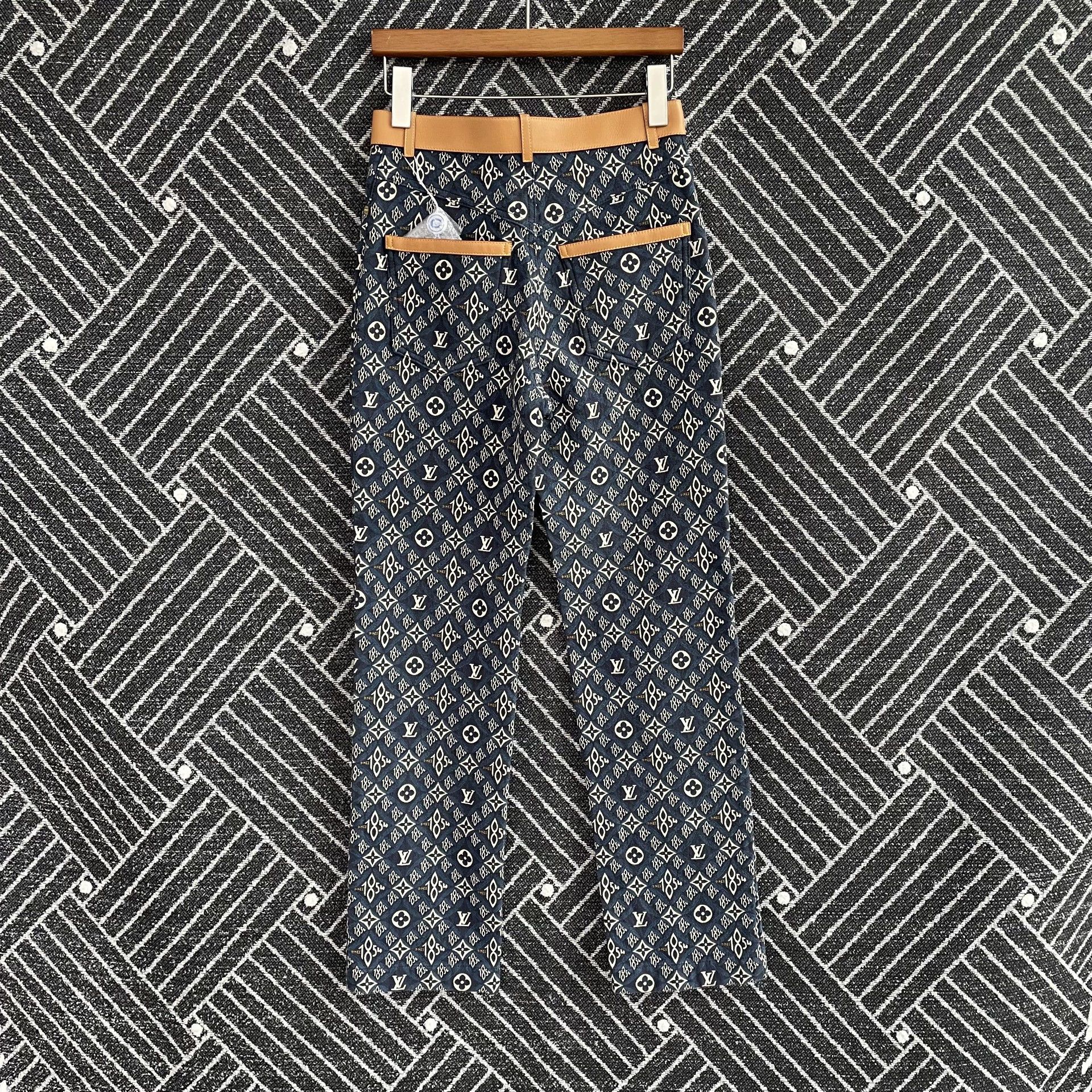 Louis Vuitton LOUIS VUITTON women's blue logo zipper pocket pants 34 Size 25" / US 0 / IT 36 - 2 Thumbnail