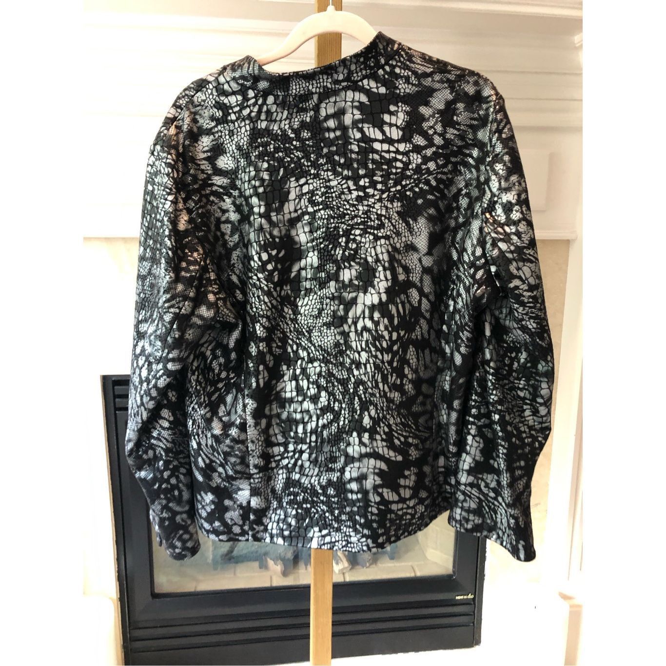 Chicos Chico’s Women’s Silver and Black Alligator Skin Design Snap Size XL / US 12-14 / IT 48-50 - 2 Thumbnail