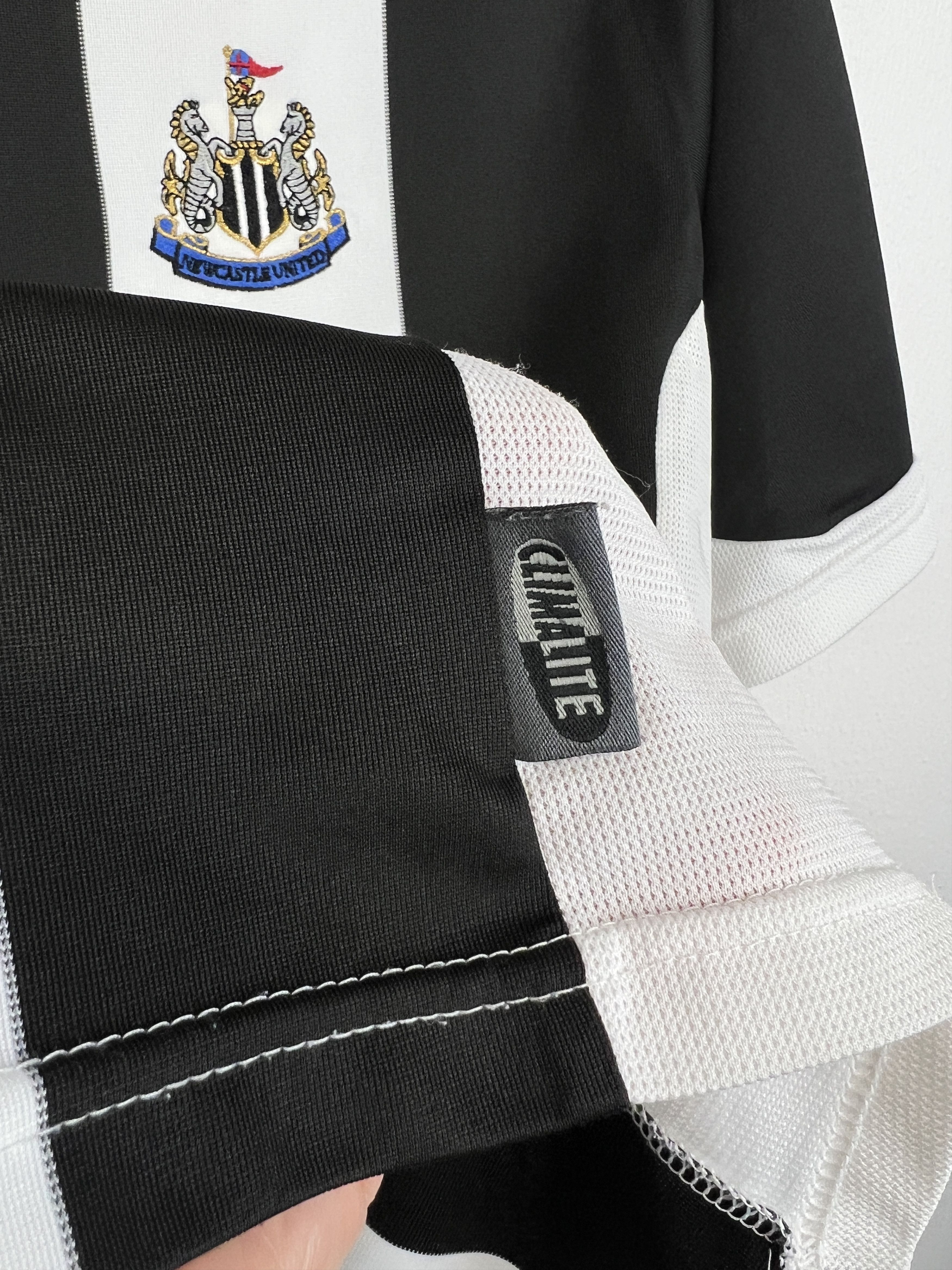 Adidas Newcastle United Home football shirt Soccer Jersey Trikot Size US M / EU 48-50 / 2 - 4 Thumbnail