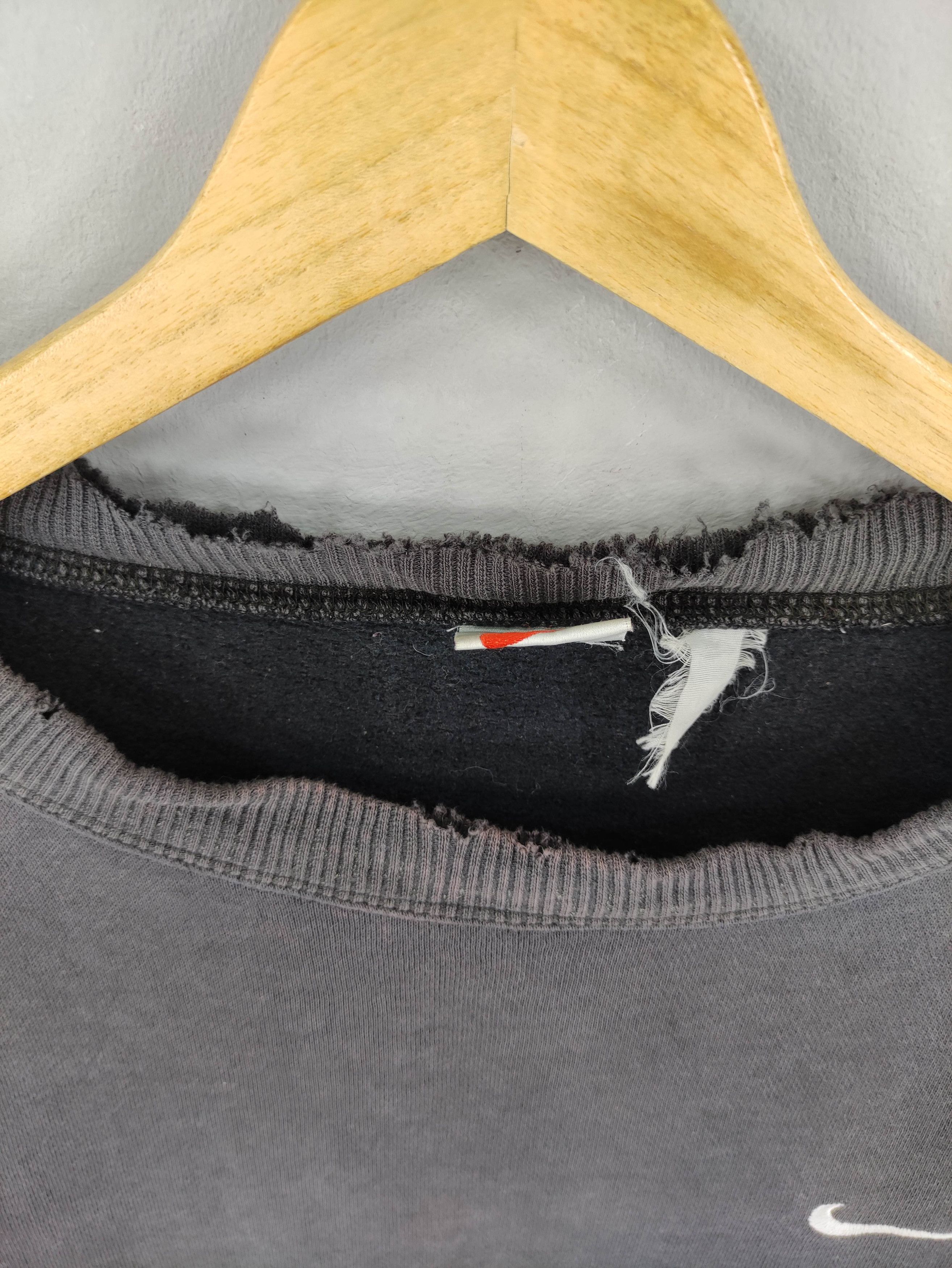 Nike Vintage 90s Nike Small Logo Sweatshirt Jumper Distressed Size US XL / EU 56 / 4 - 7 Thumbnail