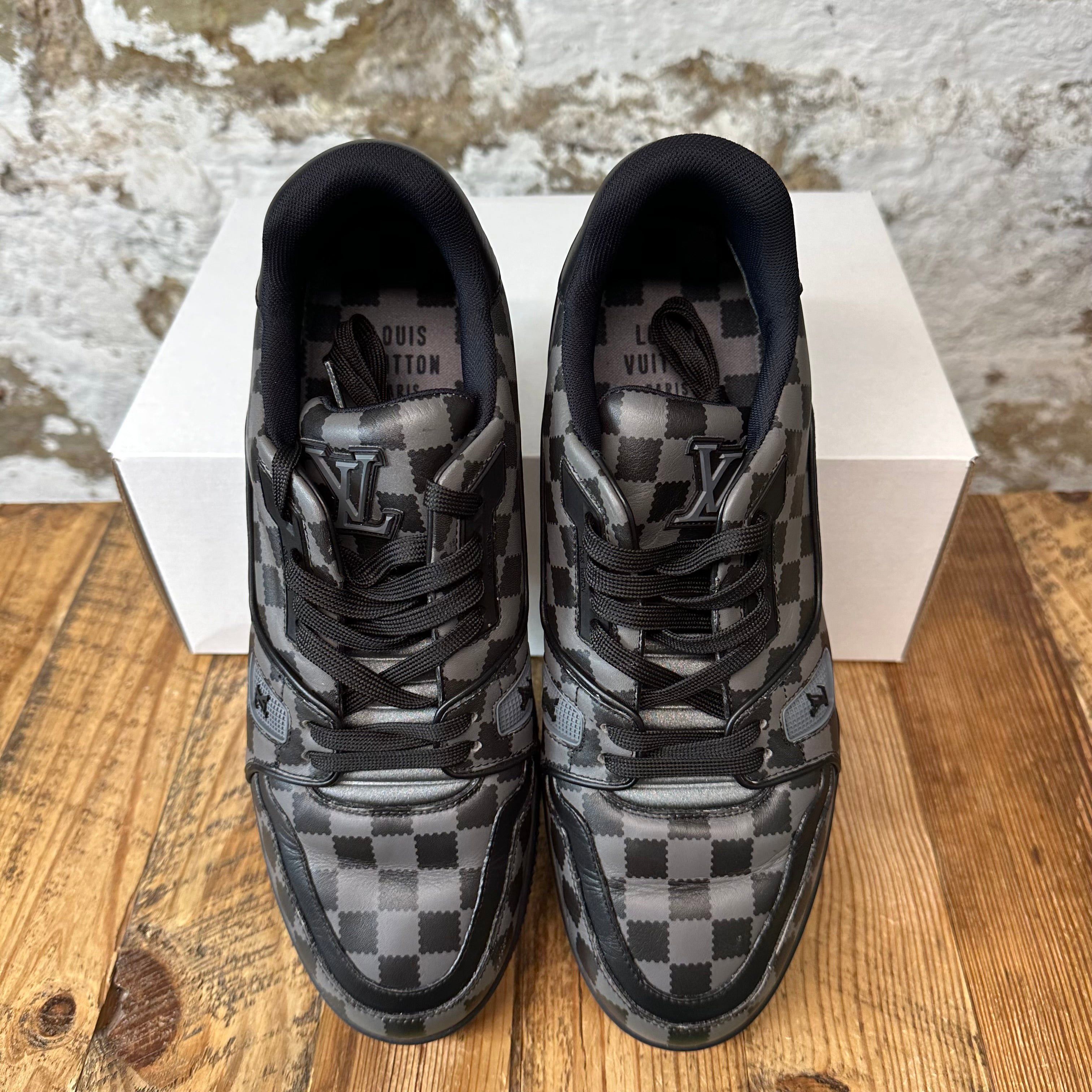Louis Vuitton Louis Vuitton Damier Graphite Trainer Sneaker Sz 10.5 (9LV) Size US 10.5 / EU 43-44 - 4 Thumbnail