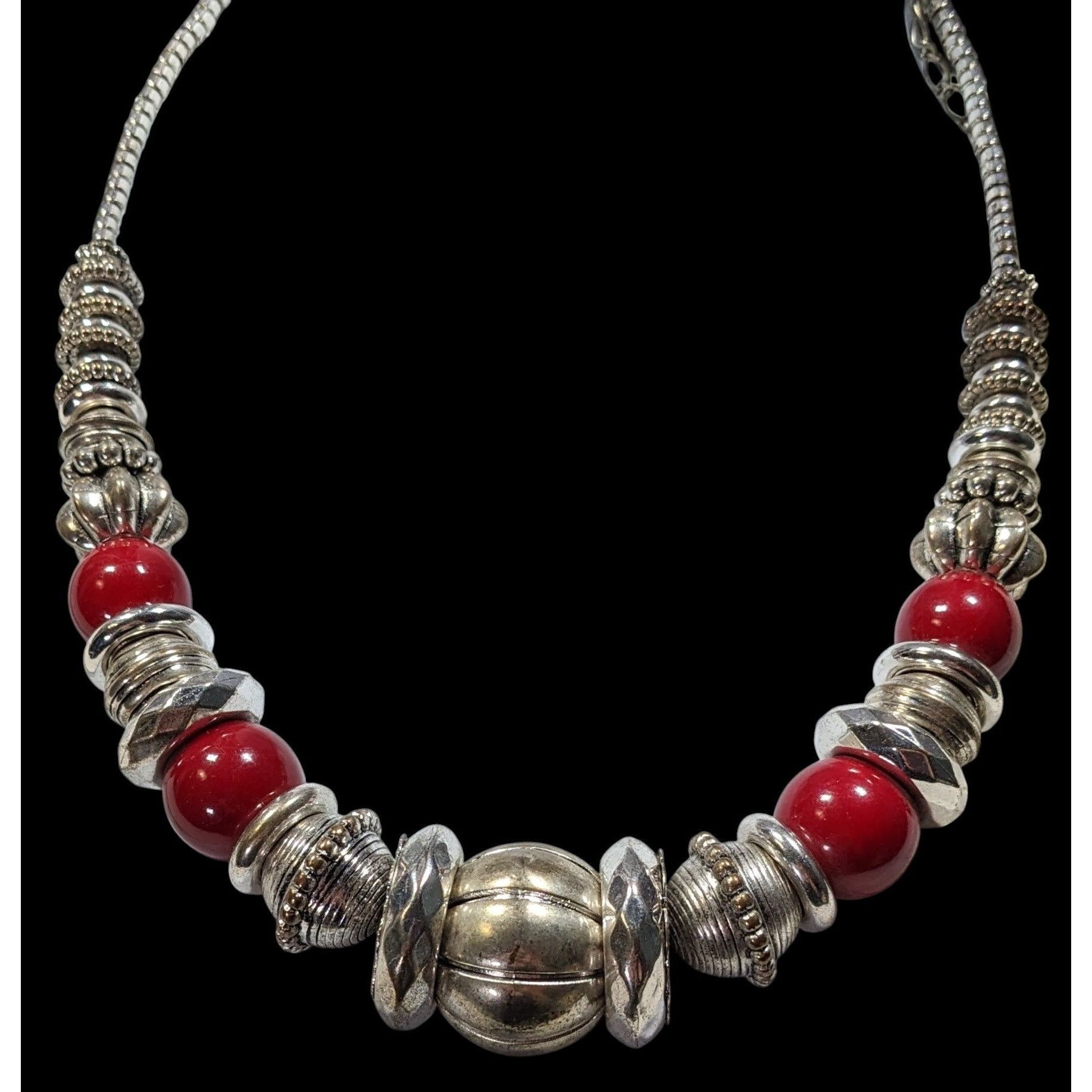 Other Retro Chunky Metallic Red And Silver Tone Beaded Necklace Size ONE SIZE - 2 Thumbnail