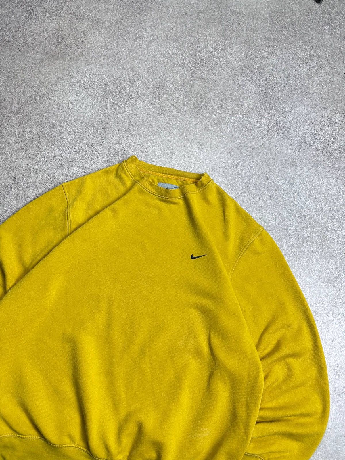 Nike Vintage Nike Swoosh Yellow Boxy Sweatshirt L Size US L / EU 52-54 / 3 - 2 Thumbnail