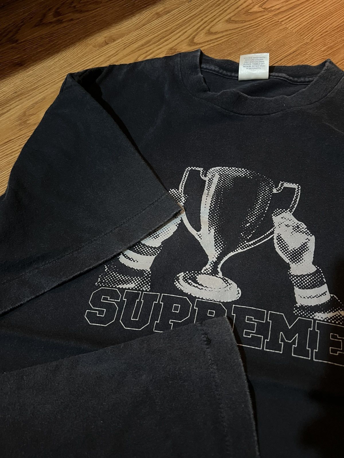 Supreme Vtg Supreme Trophy Tee 1998 Size US L / EU 52-54 / 3 - 7 Thumbnail