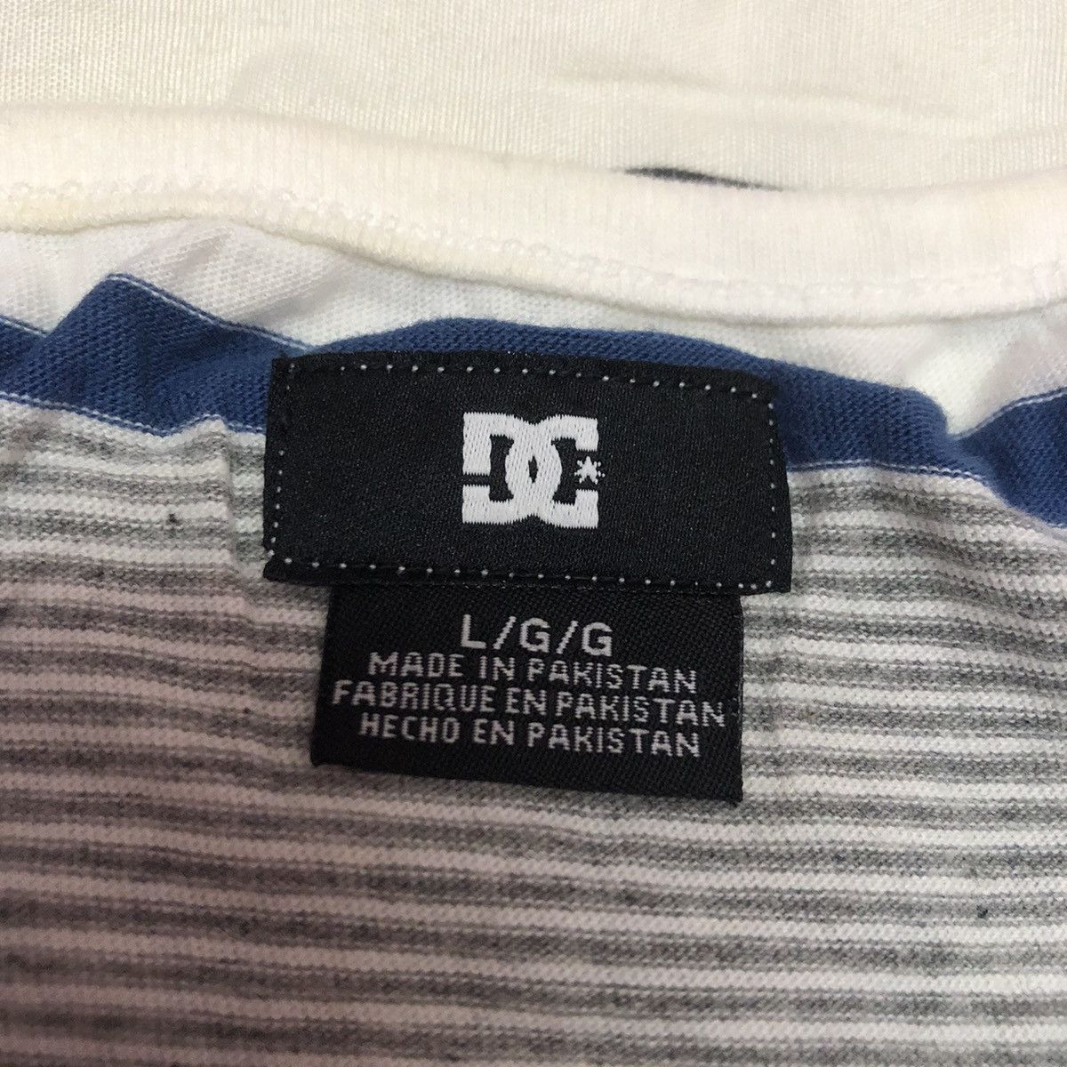 Vintage Vintage DC SHOES USA Skateboard Striped Tank Top Tee Shirt Size US L / EU 52-54 / 3 - 4 Thumbnail