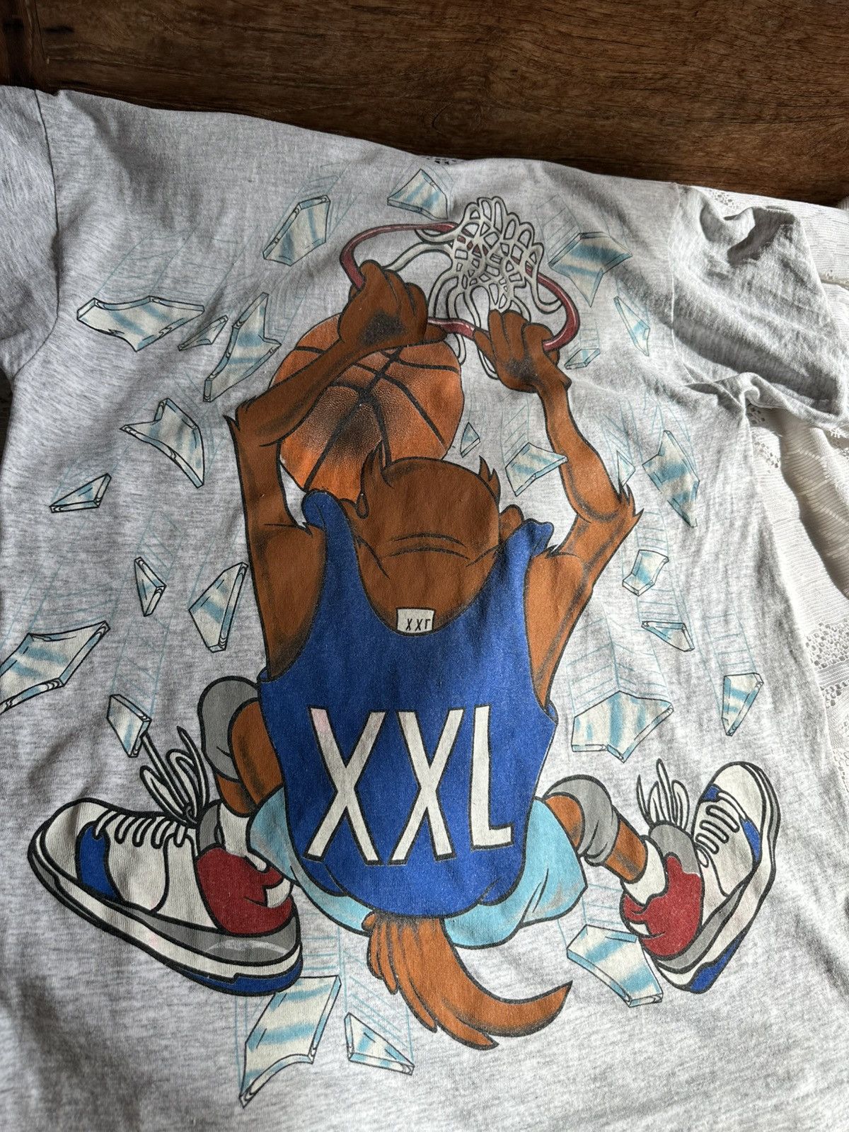 Tultex × Vintage × Warner Bros Vintage 1993 Tazmania Basketball Size US M / EU 48-50 / 2 - 6 Thumbnail