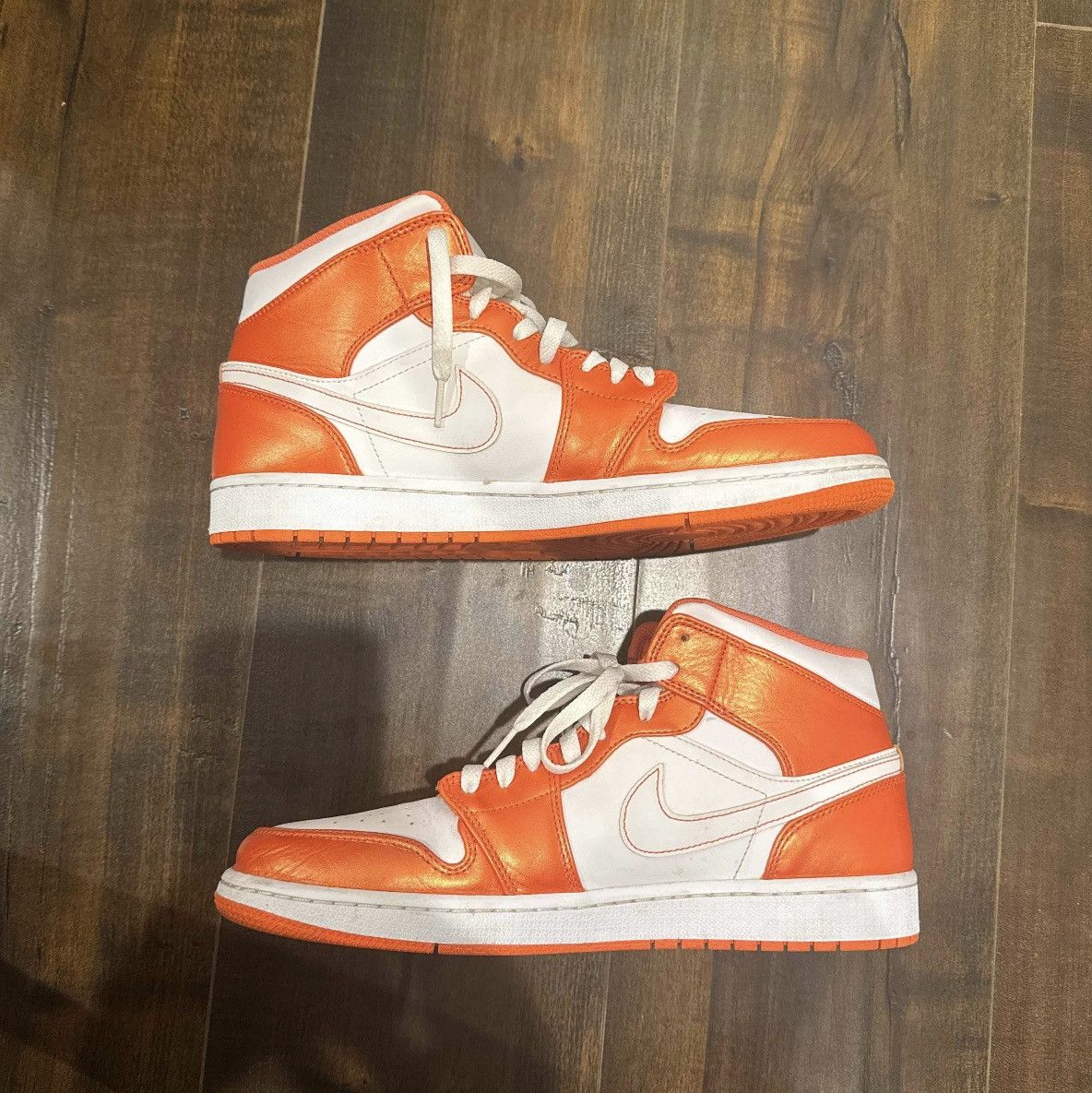 Jordan Brand Air Jordan 1 Mid SE ‘Electro Orange' Size US 12 / EU 45 - 1 Thumbnail