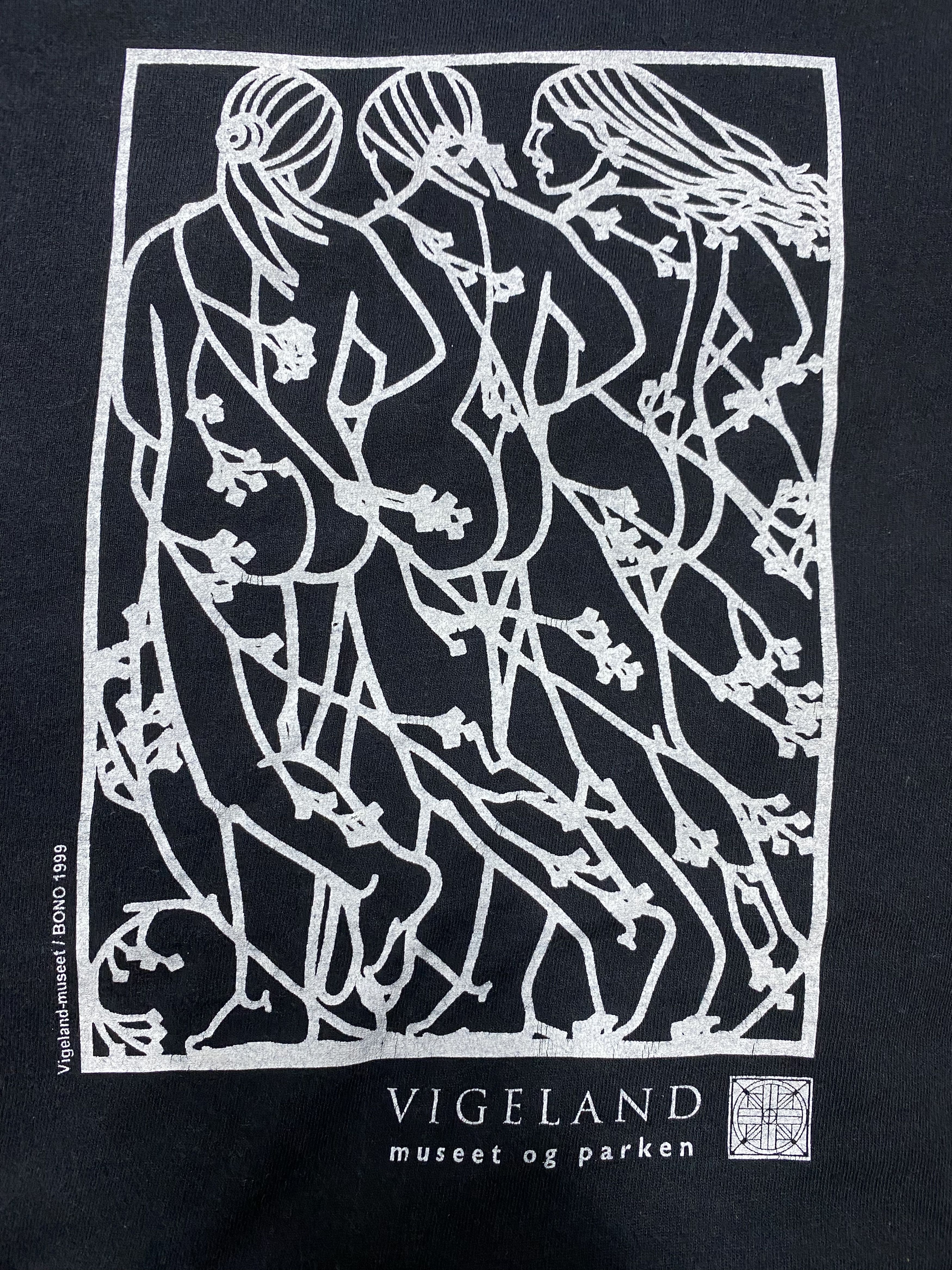 Vintage Vintage Art Bono 1999 3 Girls Vigeland Museet Parken Tshirt Size US M / EU 48-50 / 2 - 2 Thumbnail