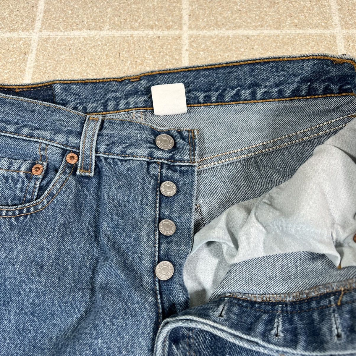 Levi's Vtg Levi’s 501 Button Fly Jeans Made in Mexico Light Wash Size US 29 - 7 Thumbnail