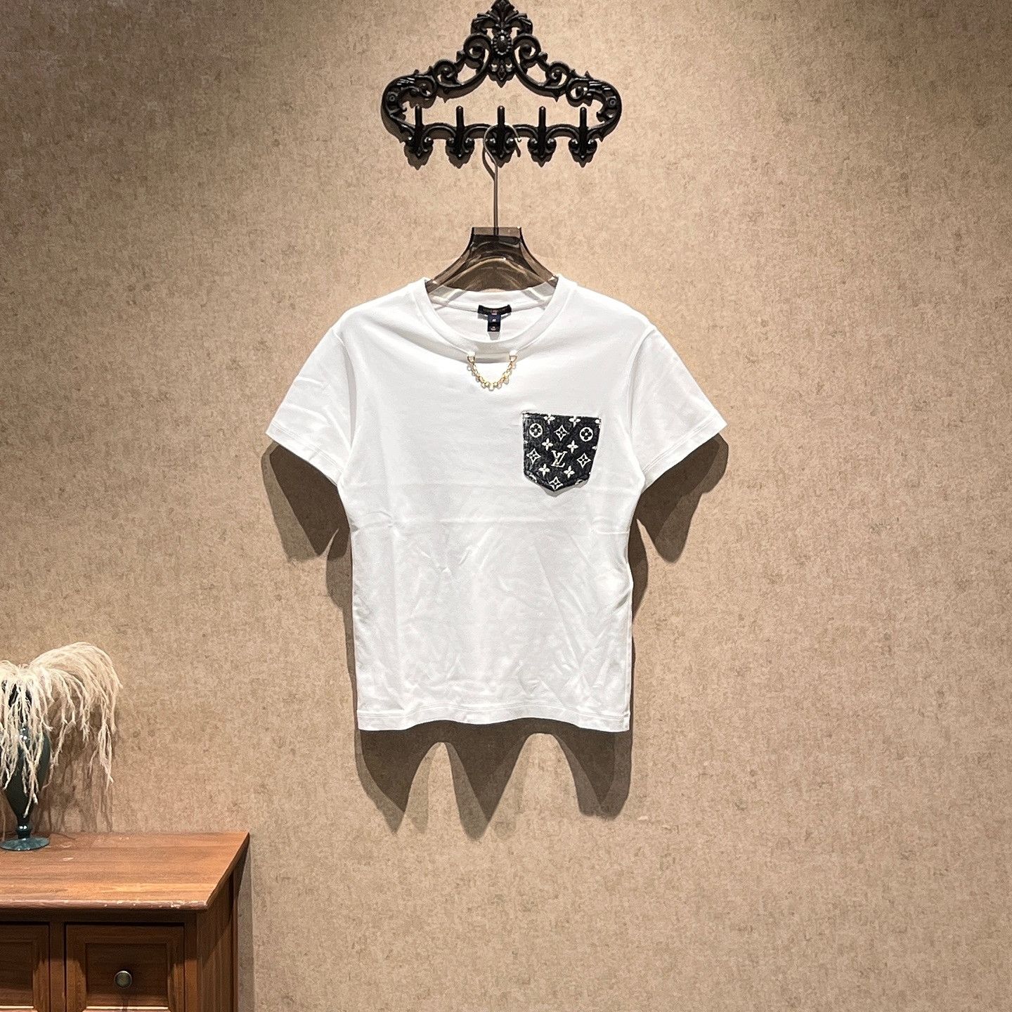 Louis Vuitton Louis Vuitton Monogram Pocket T-Shirt Size M Size US M / EU 48-50 / 2 - 1 Thumbnail
