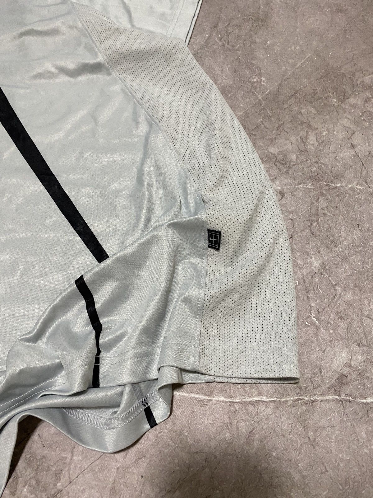 Nike × Vintage Vintage Y2K Nike Mini Centre Logo Polo Shirt 90s Retro Hype Size US XL / EU 56 / 4 - 5 Thumbnail