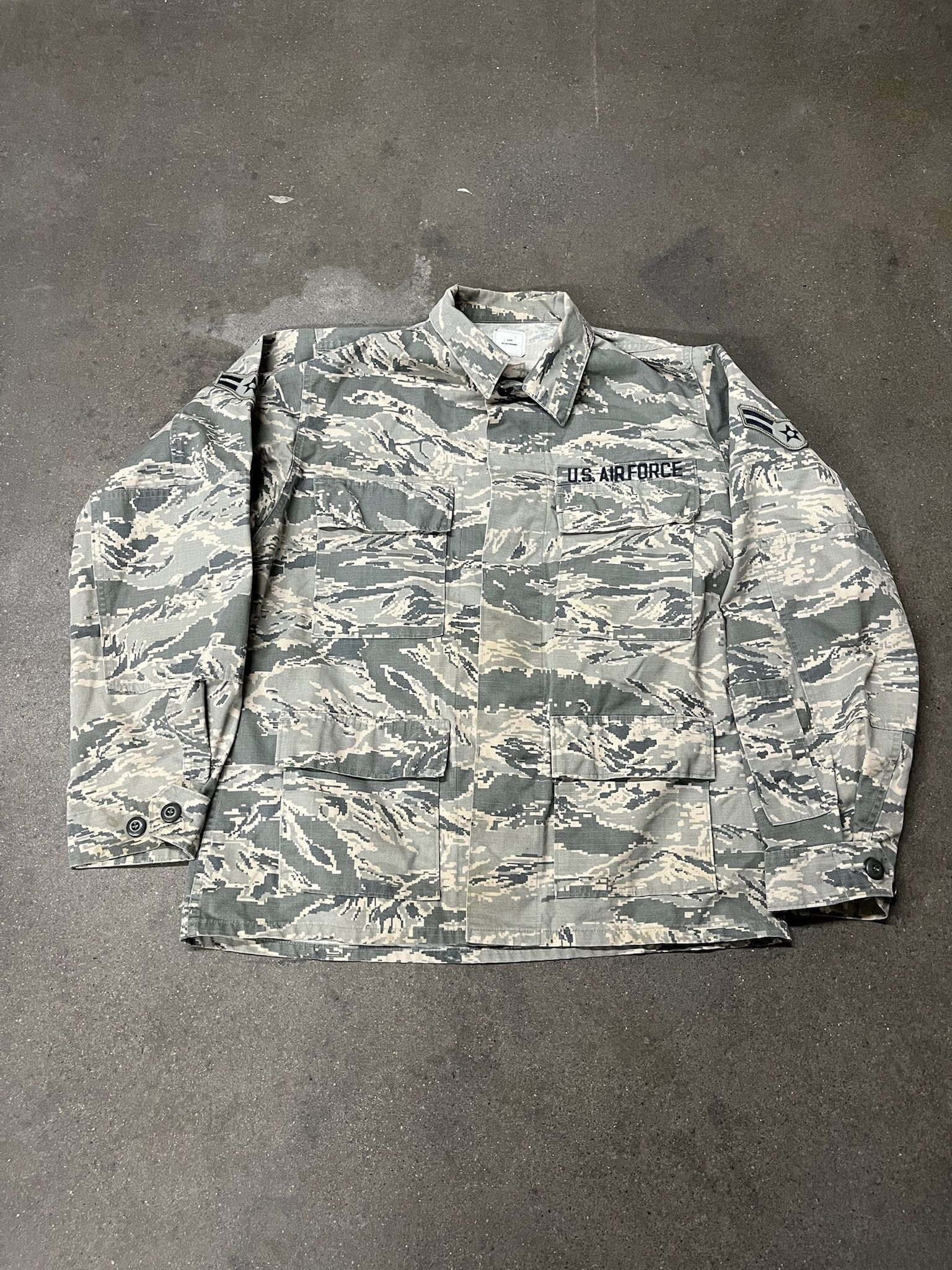 Vintage Vintage 1990s Miltiary US Air Force Rip Stop Digi Camo Field Shirt Size 38R Size US S / EU 44-46 / 1 - 1 Thumbnail