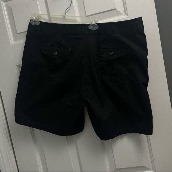 Dockers Ladies Dockers flat front black chino short size 16 Size 38" / US 16 / IT 52 - 2 Thumbnail