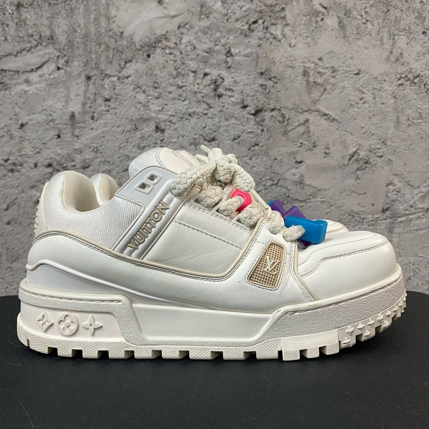 Louis Vuitton Louis Vuitton White LV Trainer Sneakers Size US 8 / EU 41 - 1 Thumbnail