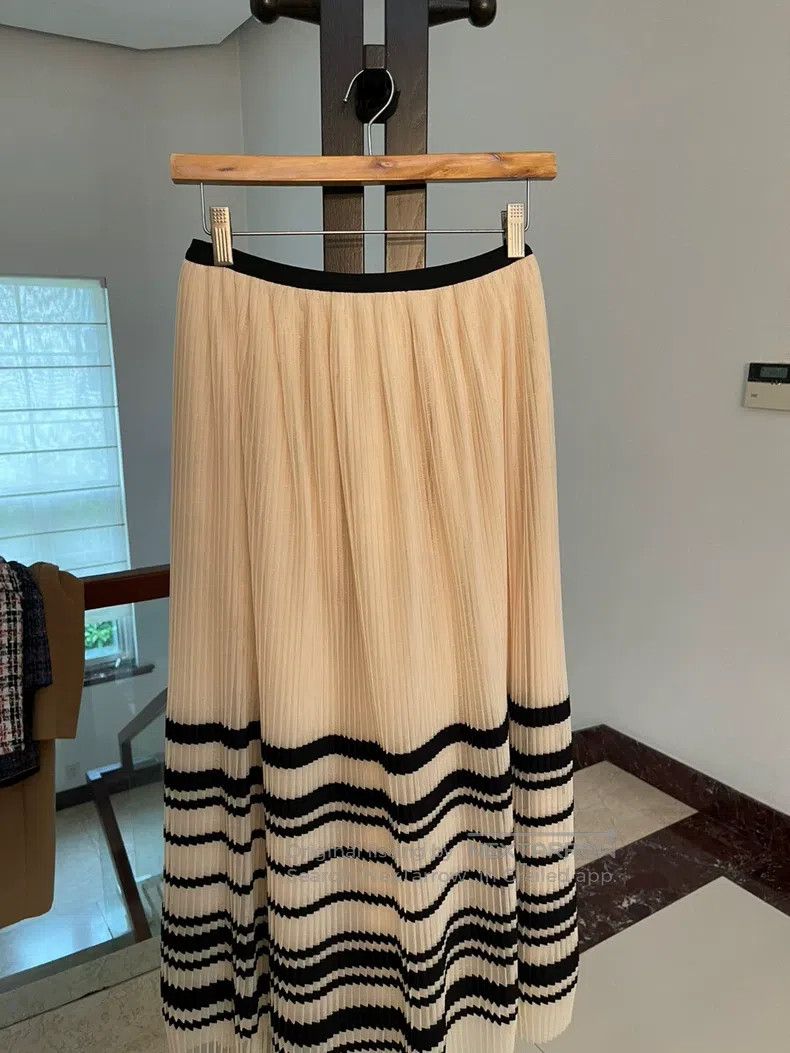 Valentino Valentino Skirt Size M / US 6-8 / IT 42-44 - 1 Thumbnail