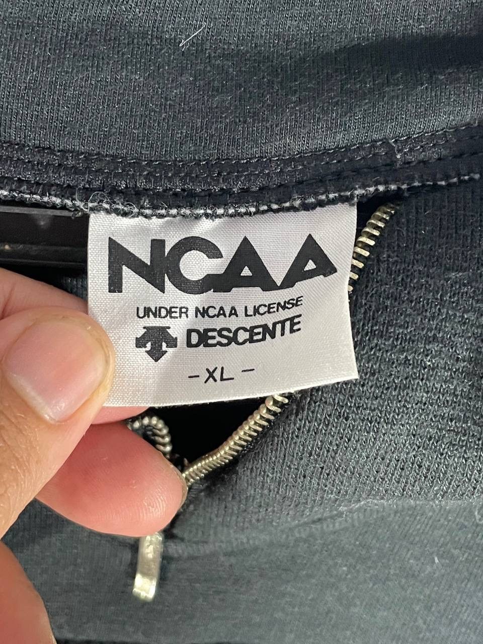 Other Vintage 90s ncaa sweatshirt jumper size XL Size US XL / EU 56 / 4 - 6 Thumbnail