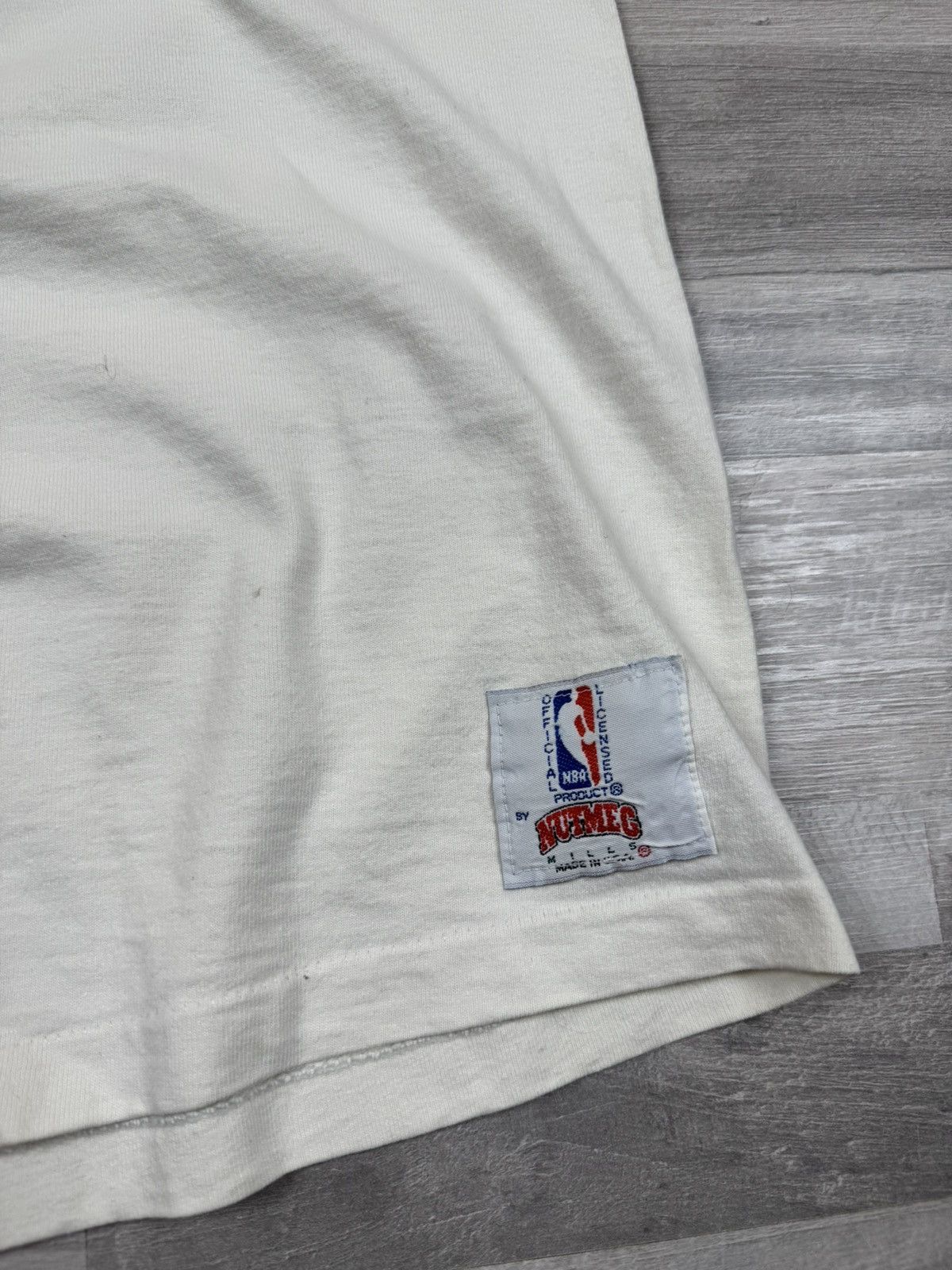 Nutmeg Vintage 90s Chicago Bulls Nutmeg NBA World Champions T shirt Size US XL / EU 56 / 4 - 10 Thumbnail