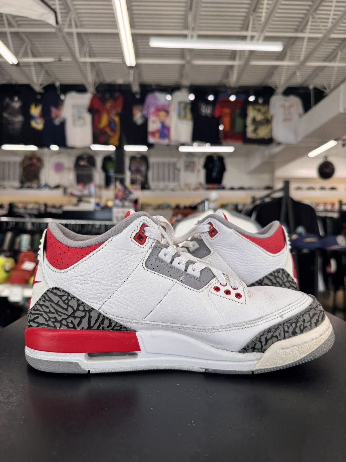 Jordan Brand Air Jordan 3 Fire Red Size 7Y (2022) Size US 7 / EU 40 - 3 Thumbnail