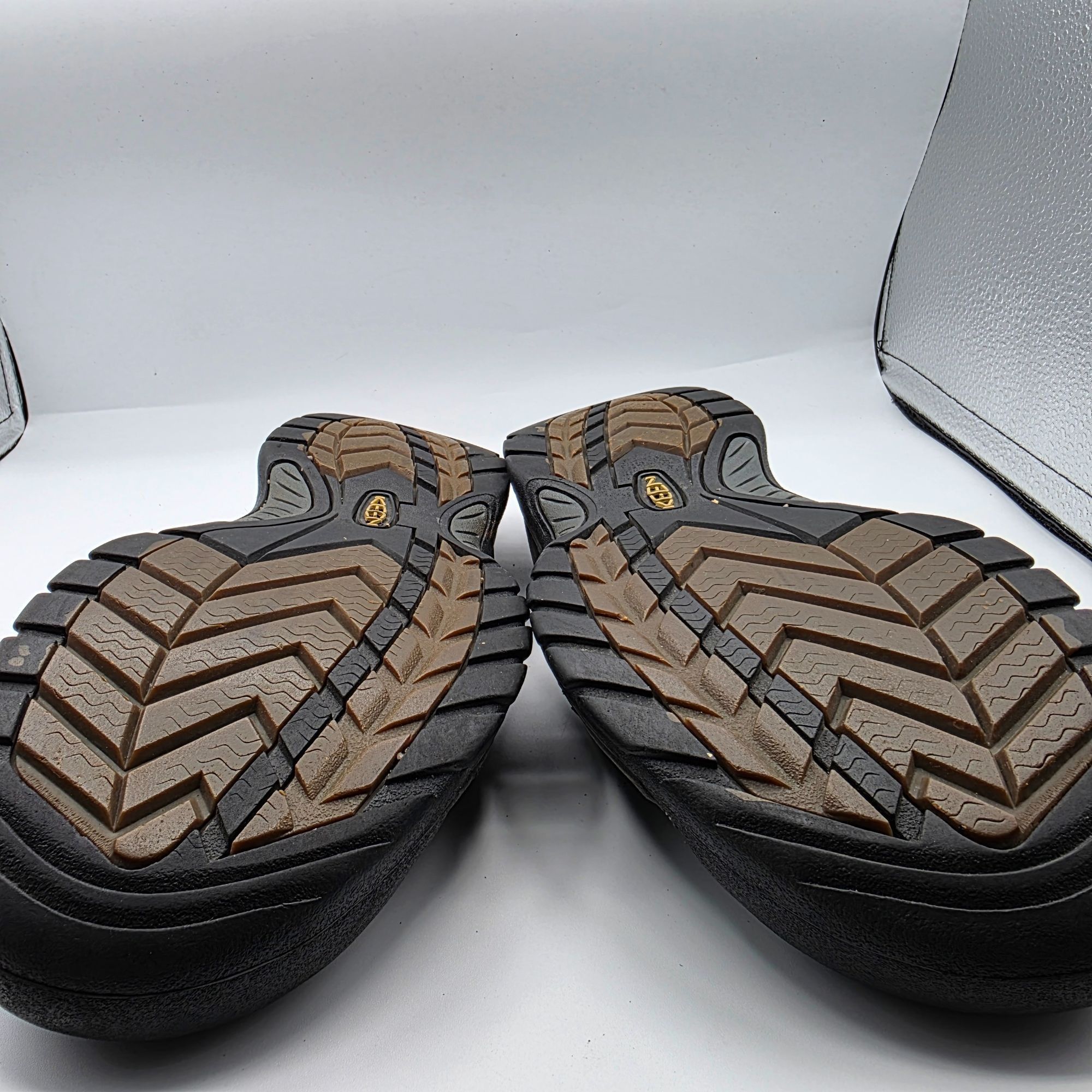 KEEN Keen H2 Mens Size 8 Gray Closed Toe Sandals Waterproof Casua Size US 8 / EU 41 - 11 Thumbnail