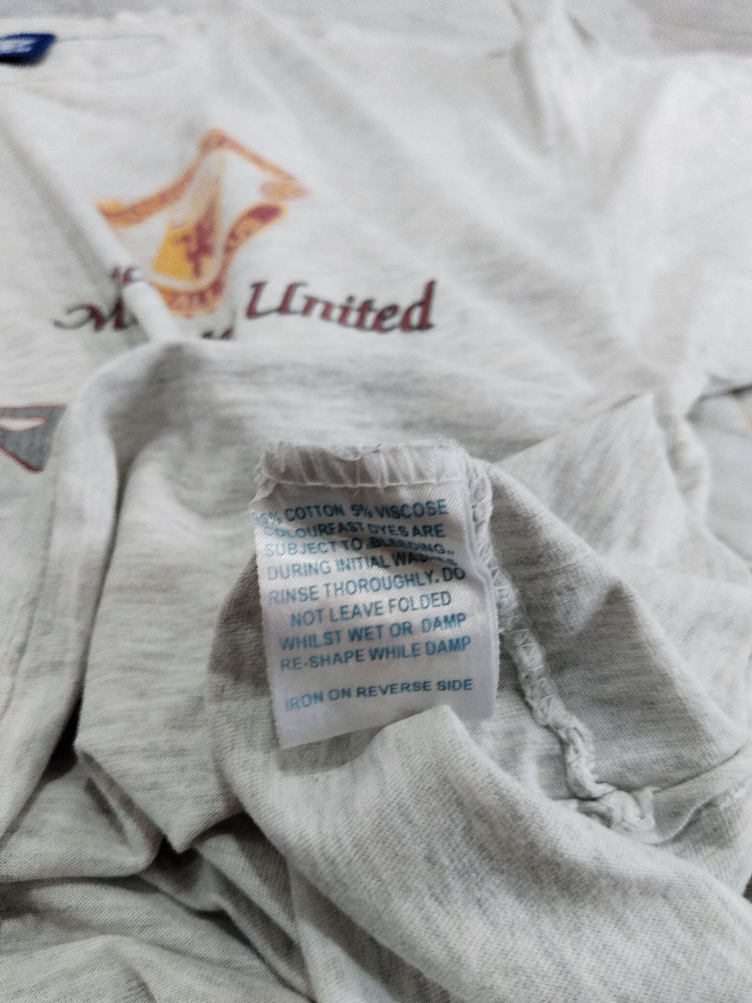 Umbro × Vintage Vtg Distressed Umbro Manchester united Football Club Tshirt Size US L / EU 52-54 / 3 - 5 Thumbnail