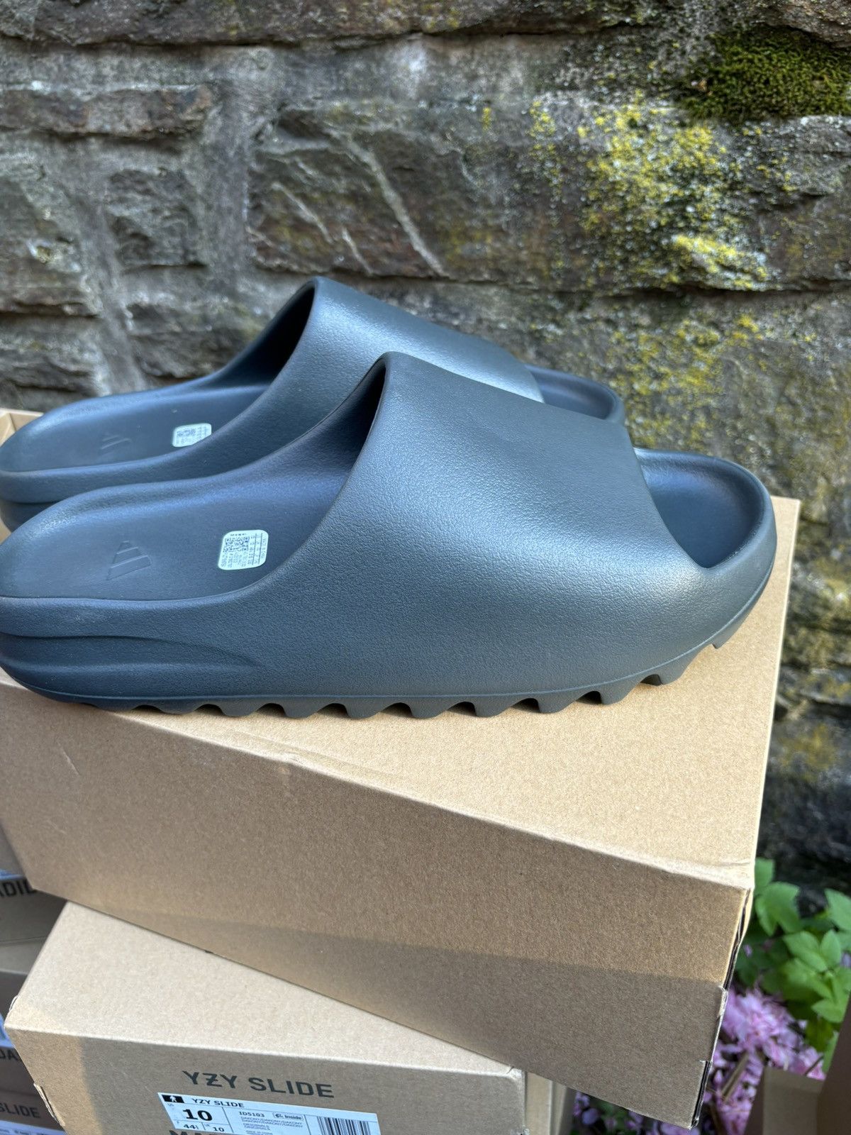 Adidas Yeezy Slide Dark Onyx Size 13 ID5103