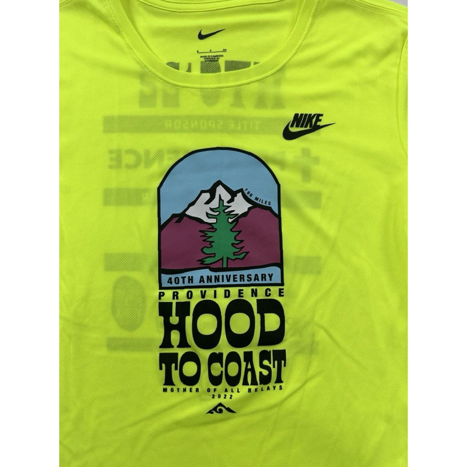Nike NIKE Women's Small Yellow Hooded T-Shirt Short Sleeve Hood To Coast Relay 2022 Activewear Size S / US 4 / IT 40 - 2 Thumbnail