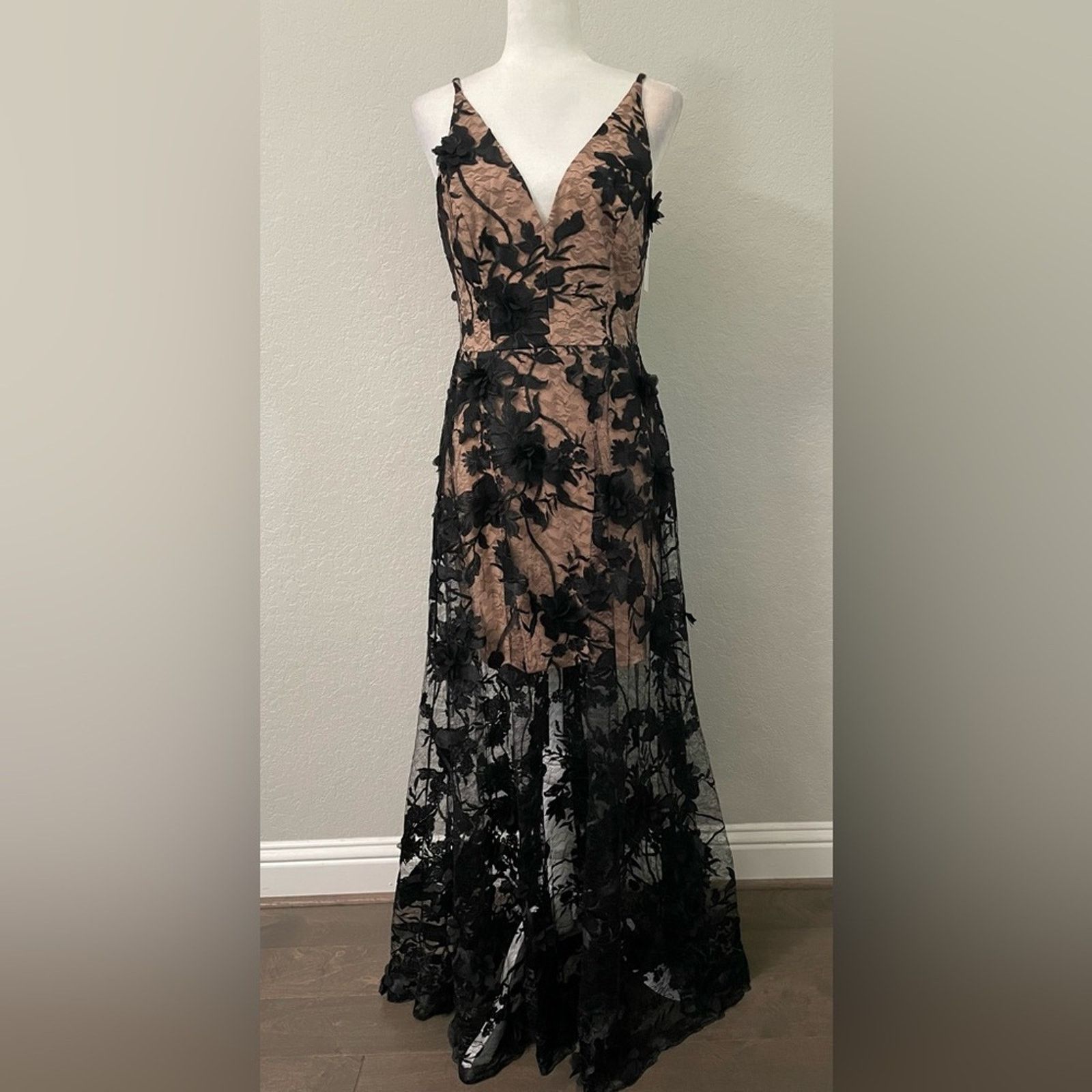 Dress the Population Dress the Population Plunging Gown Sleeveless Floral Dress M Size M / US 6-8 / IT 42-44 - 1 Thumbnail