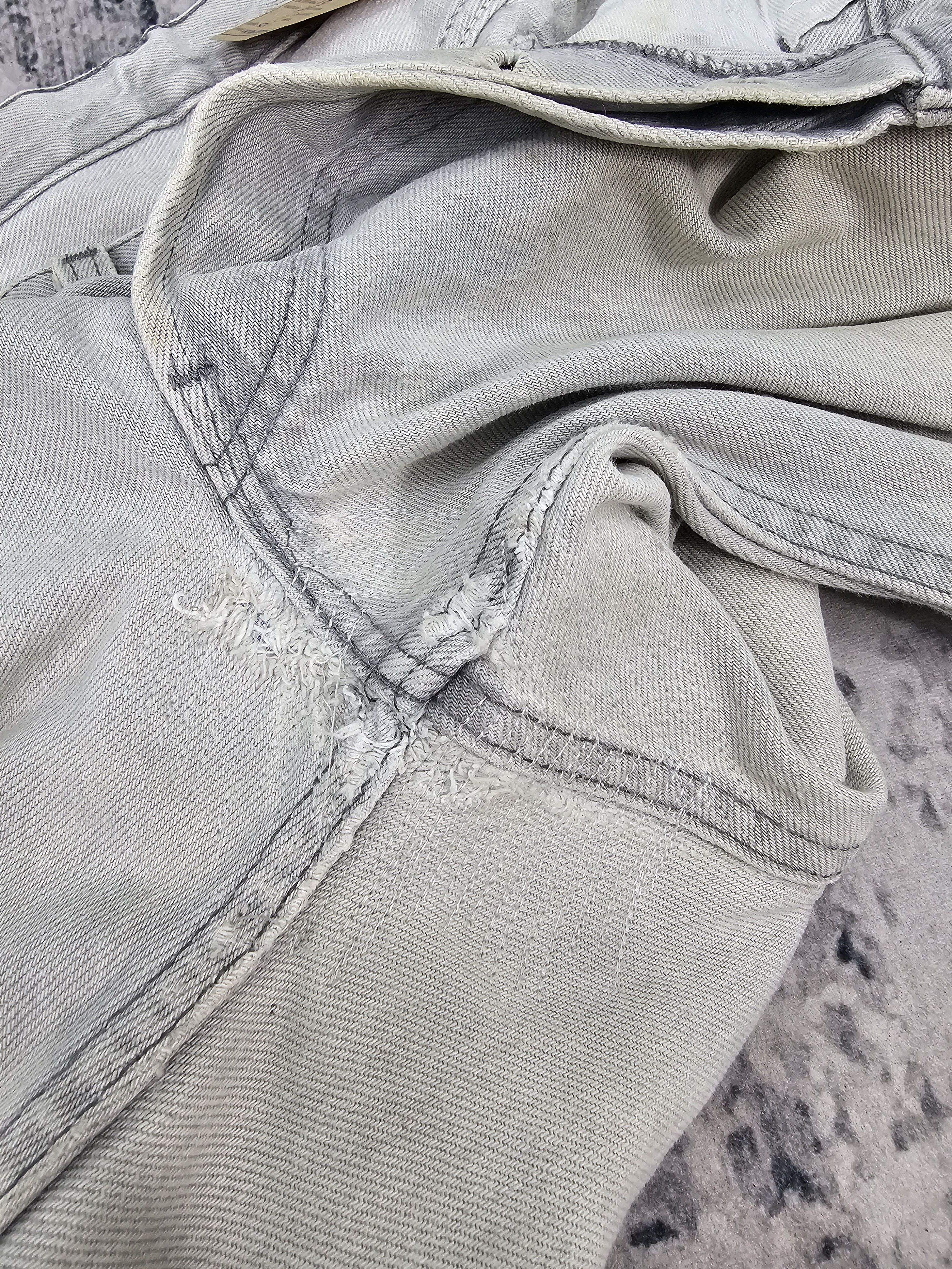 Levi's Vintage Clothing Vtg 90's LEVIS 501 Light Gray Stain Jeans Made In USA L0587 Size US 34 / EU 50 - 10 Thumbnail