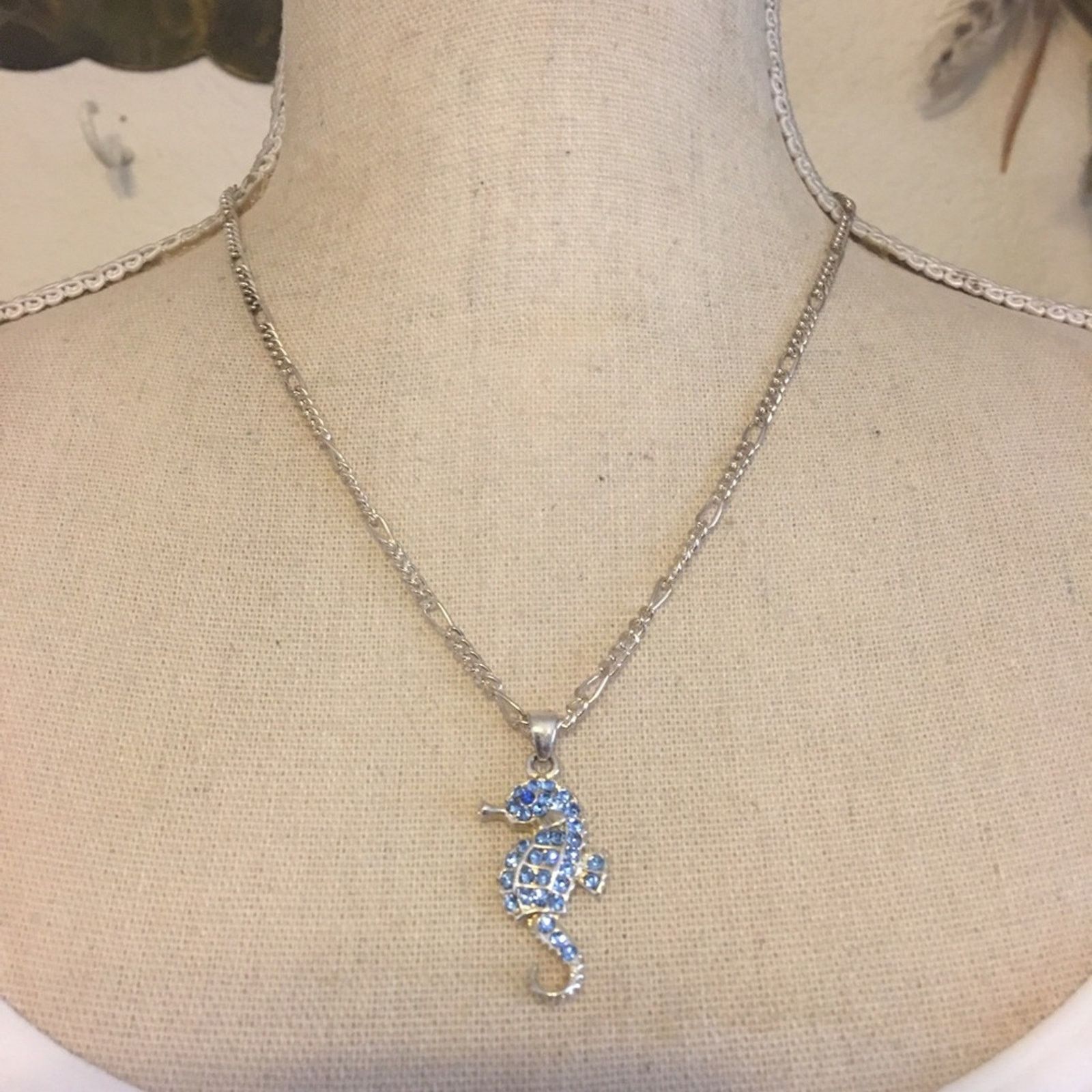 Vintage Vintage rhinestone seahorse pendant on chain Size ONE SIZE - 1 Thumbnail
