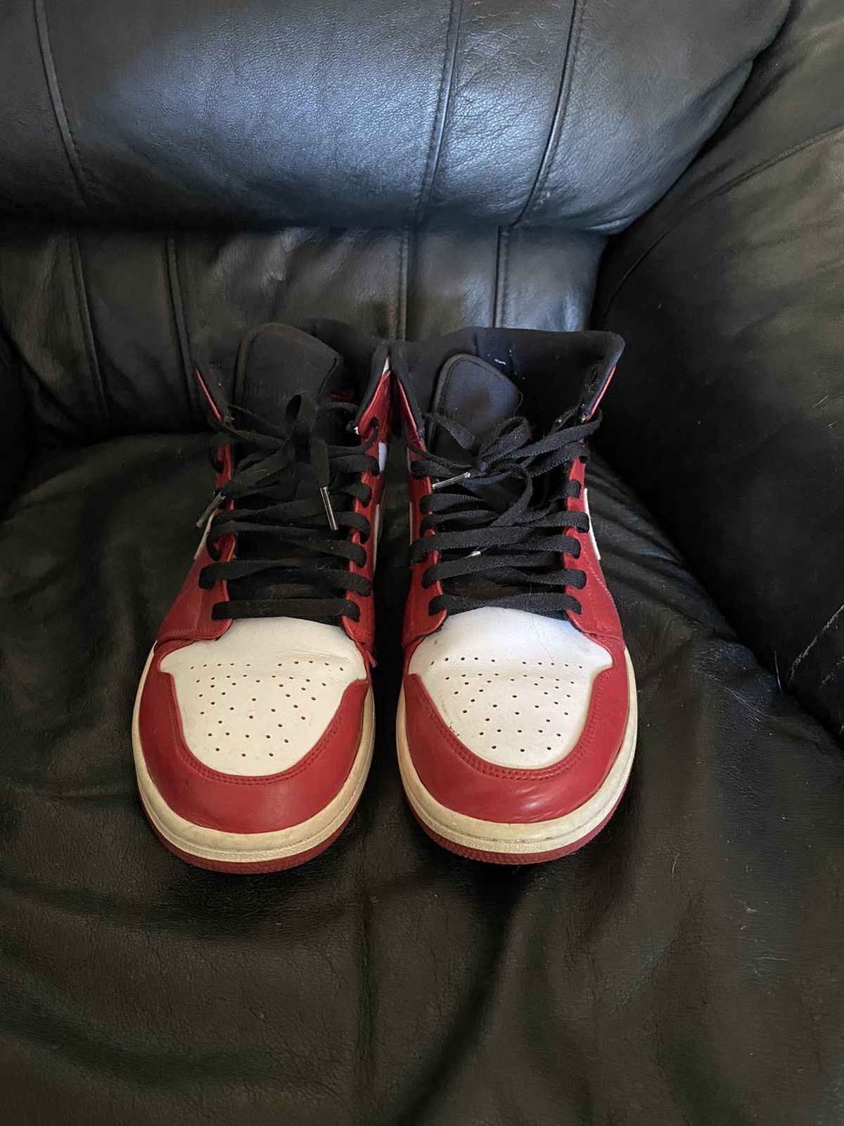 Jordan Brand × Nike Jordan 1 Chicago Red Size US 10.5 / EU 43-44 - 2 Thumbnail