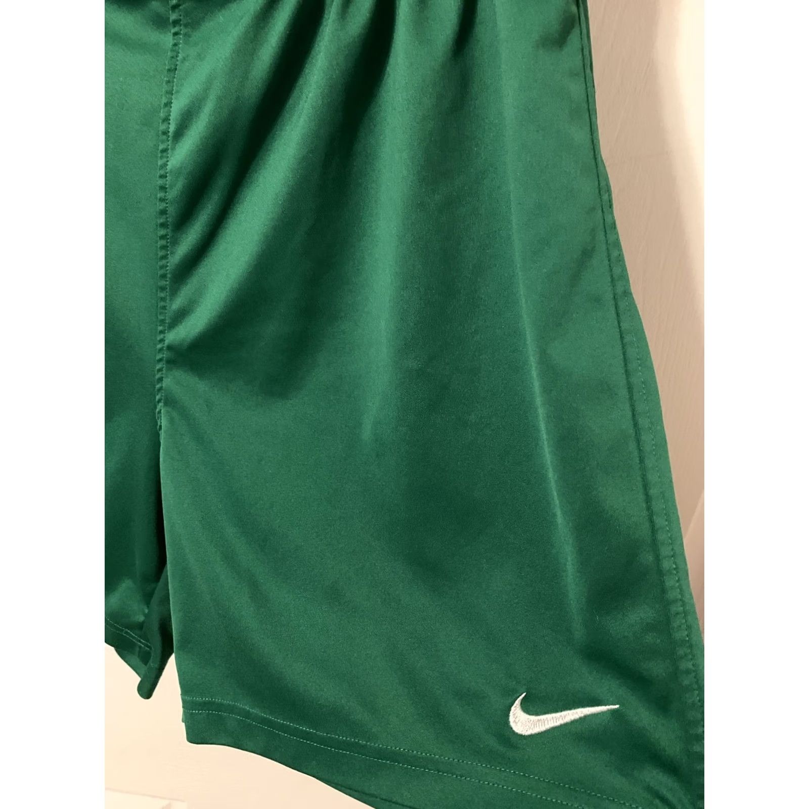 Nike VINTAGE Nike Mens SZ L Green Basketball Shorts Nike 2189 Mens Regular L Green Basketball Shorts Size US 33 - 4 Thumbnail