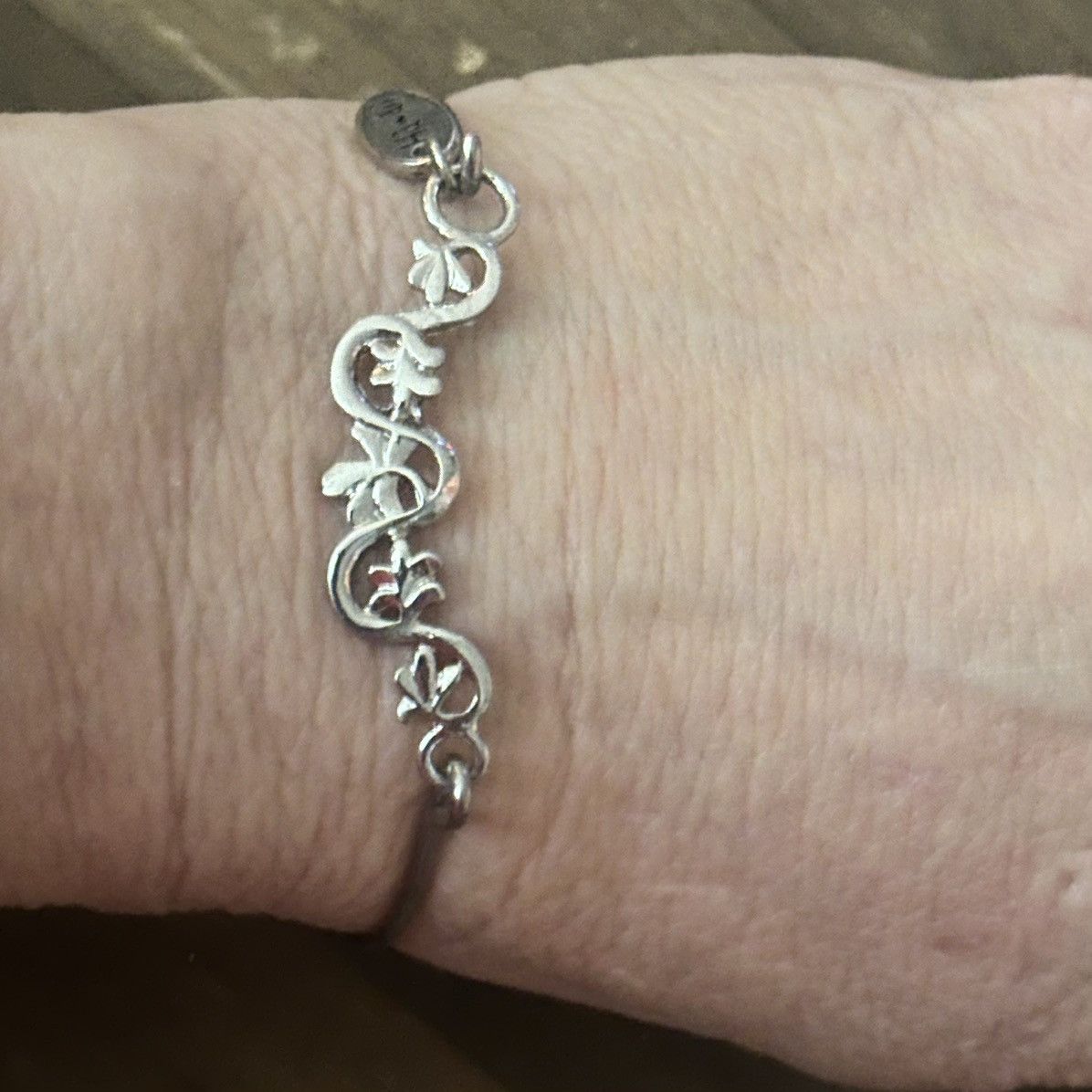 Other Silver tone floral Hawaii bangle bracelet Size ONE SIZE - 6 Thumbnail