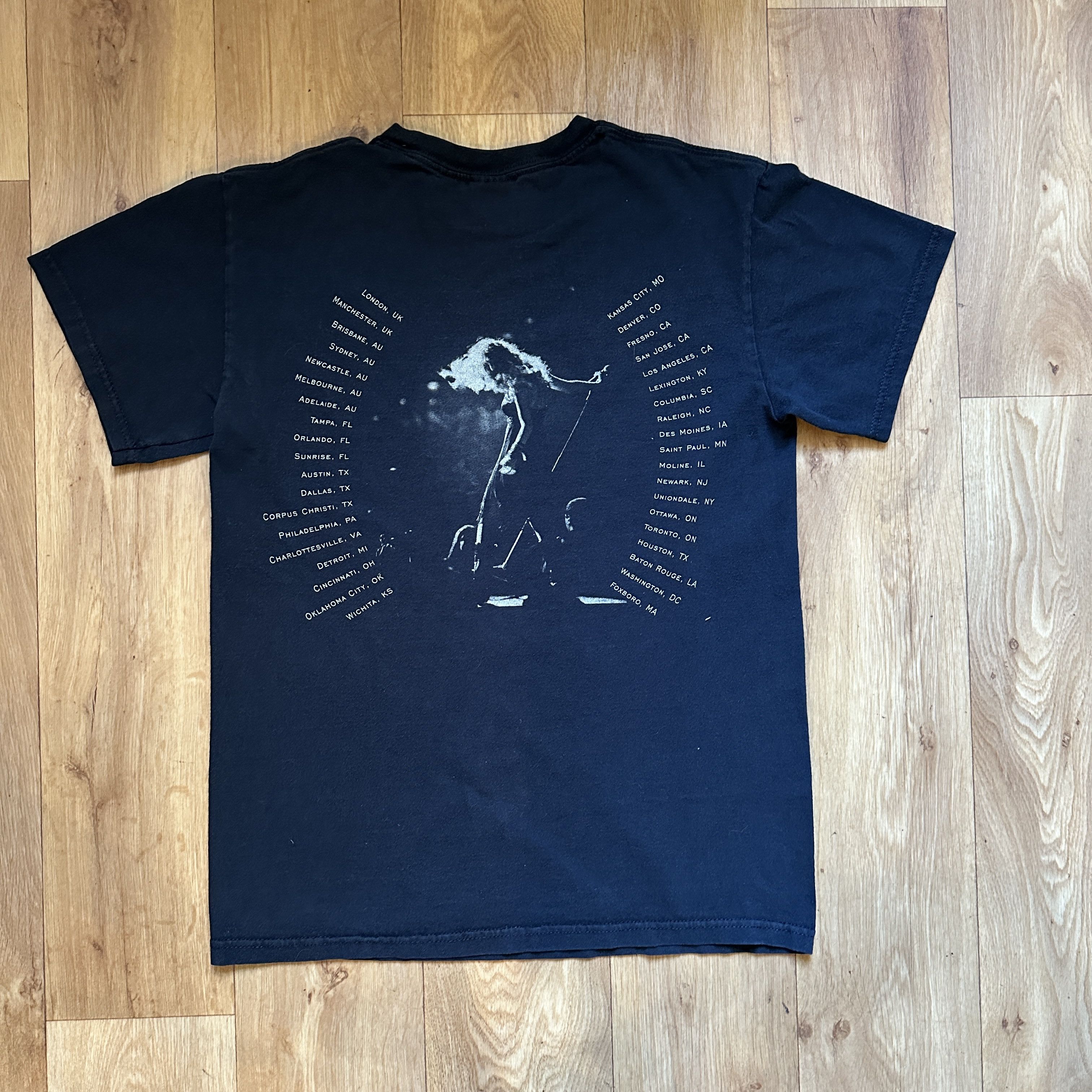 Band Tees TAYLOR SWIFT 2009 Fearless Concert Tour Size T-Shirt BLACK S Size US S / EU 44-46 / 1 - 3 Thumbnail