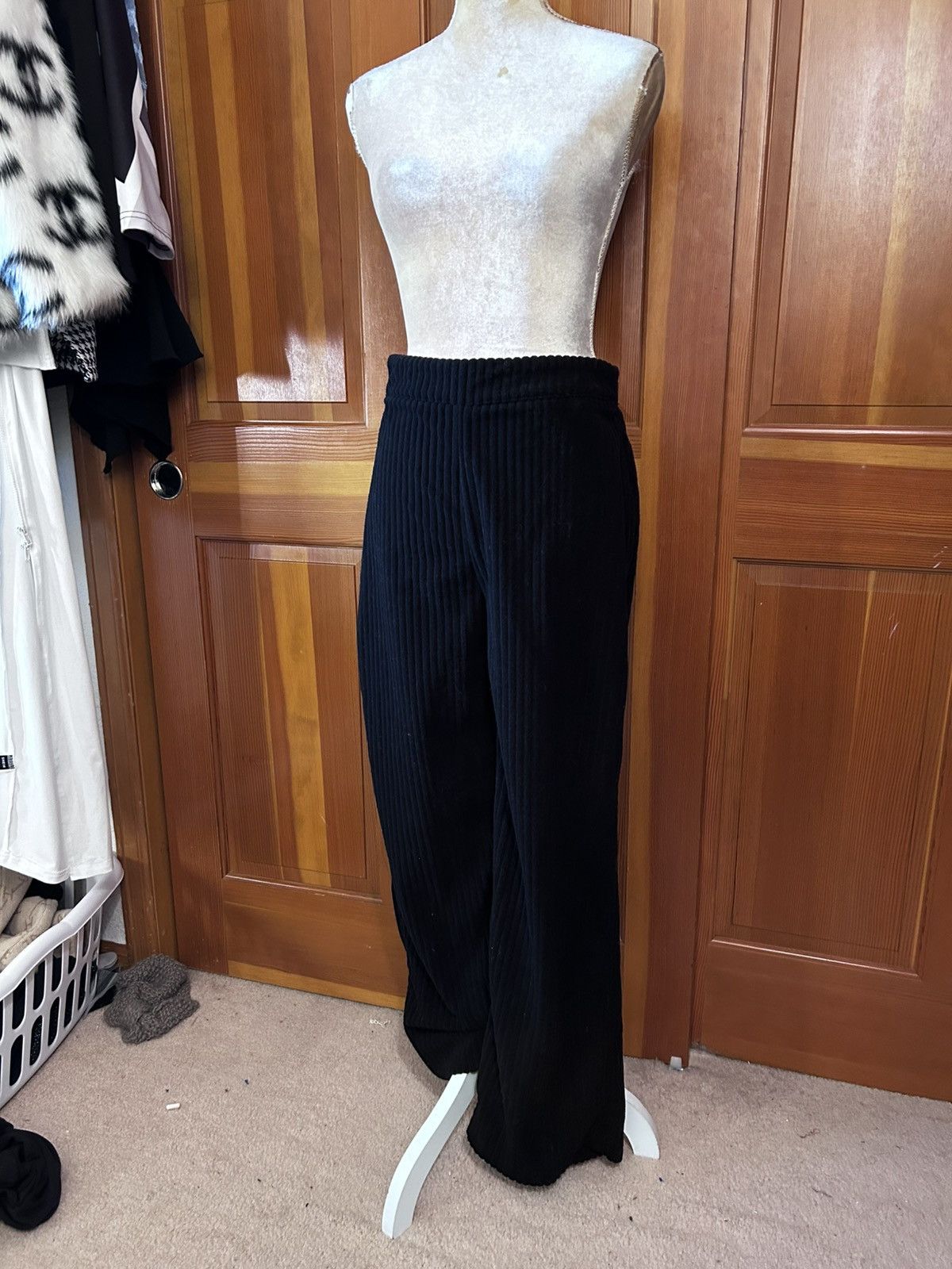 Designer × Other NWT, Lavishly Paris Women’s Ribbed Knit Wide Leg Pants. Size 28" / US 6 / IT 42 - 11 Thumbnail