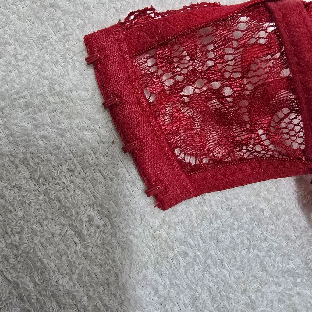 The Unbranded Brand Women's Marilyn Monroe Red Lace Bra 36C Size ONE SIZE - 7 Thumbnail