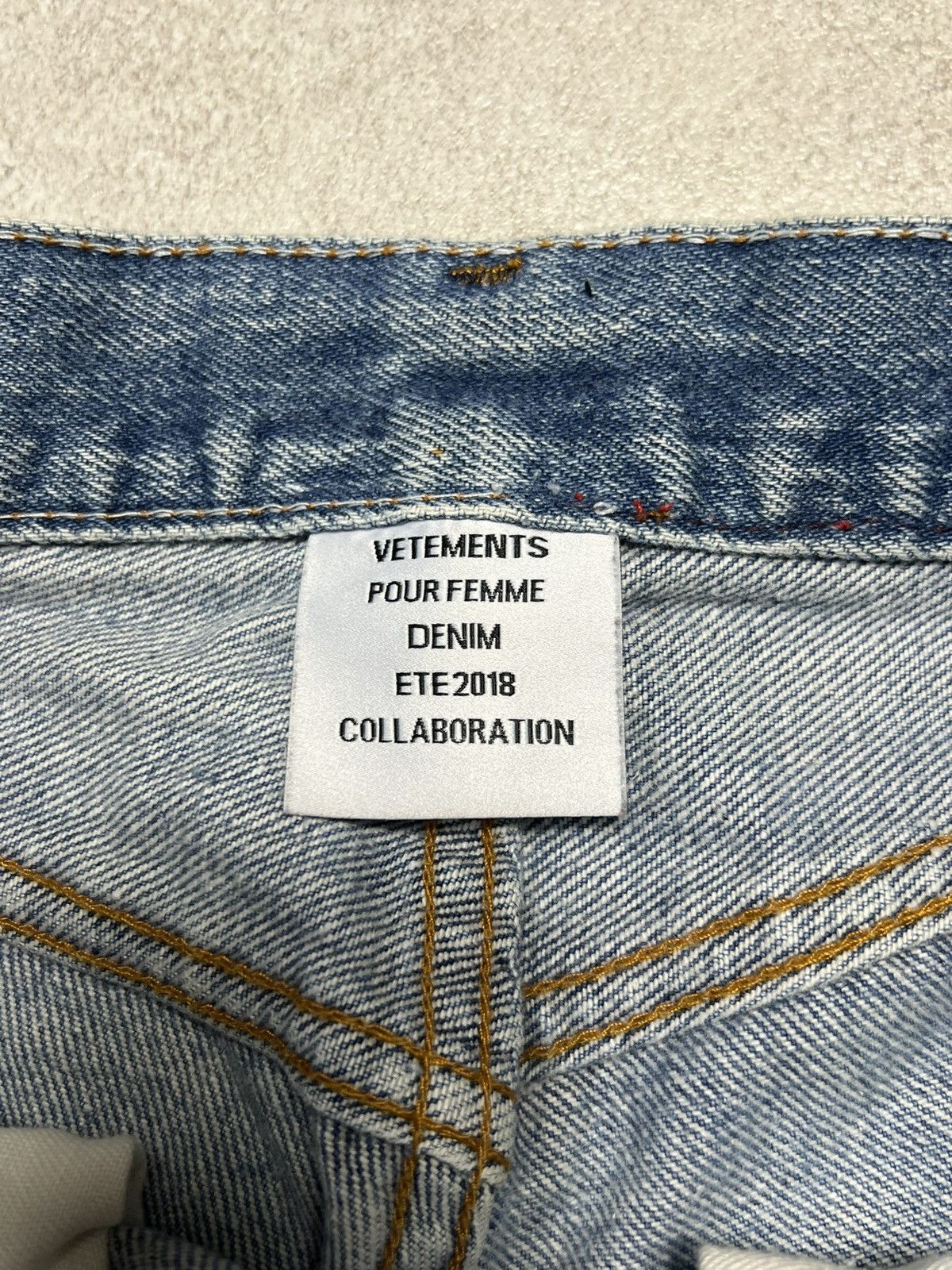 Vetements VETEMENTS x LEVIS FW17 RUNWAY EMBROIDERED LOGO DENIM JEANS Size US 28 / EU 44 - 4 Thumbnail