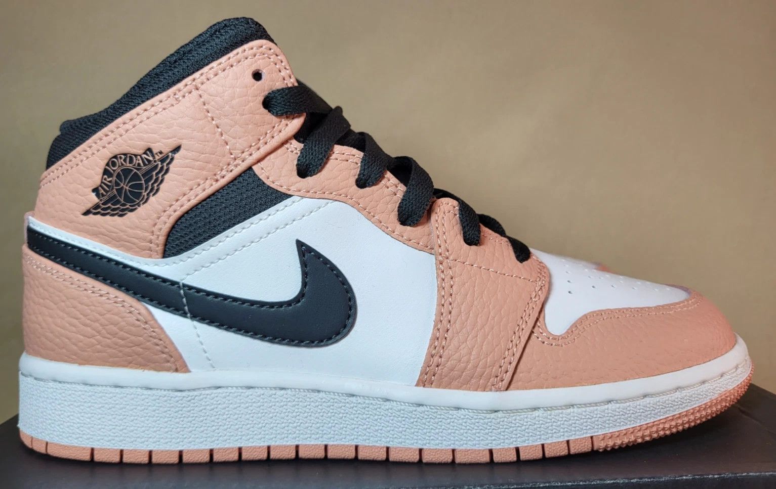 Nike Nike Air Jordan 1 Mid “Pink Quartz” (GS) – 555112‑603 Size US 6 / IT 36 - 13 Thumbnail