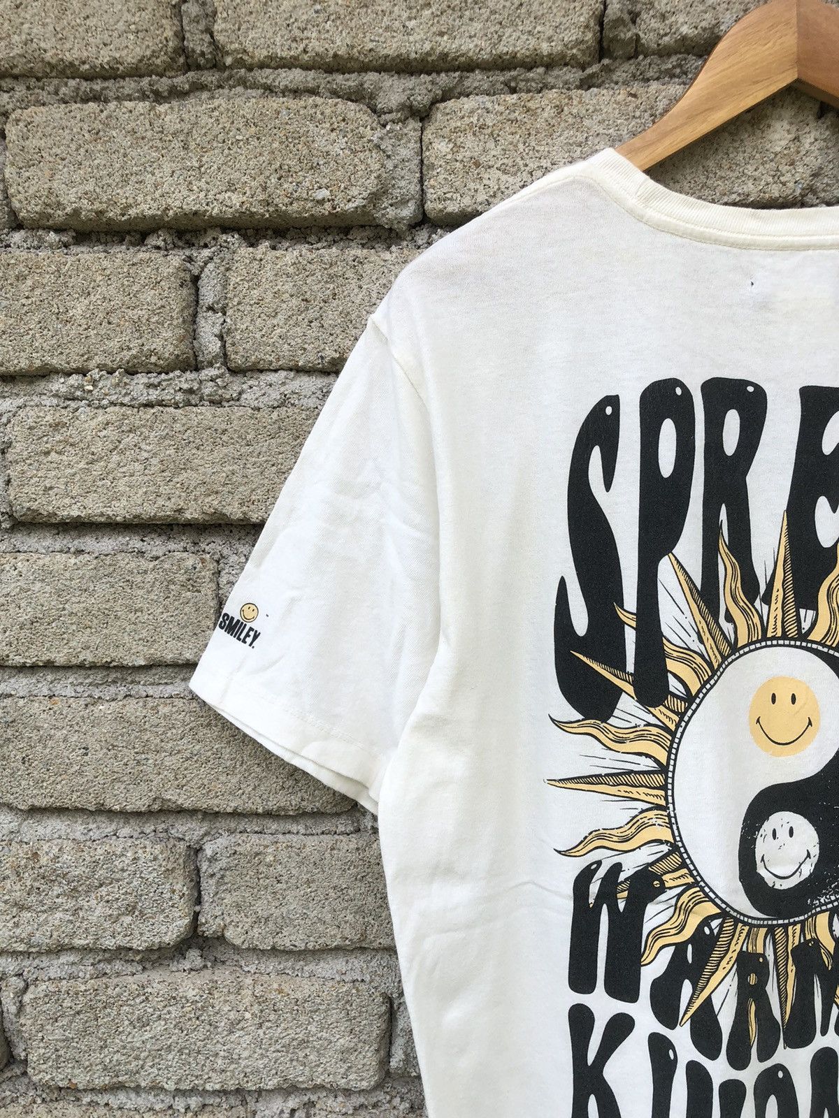 Japanese Brand RARE RSQ x Smiley Spread Warmth Backhit Tee Size US L / EU 52-54 / 3 - 6 Thumbnail
