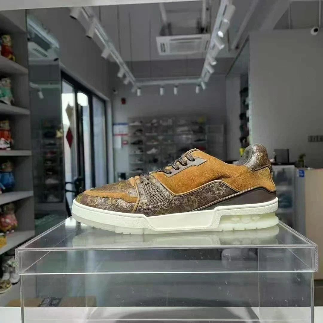 Louis Vuitton LV Monogram Trainer 42 Original Box Mint Size US 9 / EU 42 - 2 Thumbnail