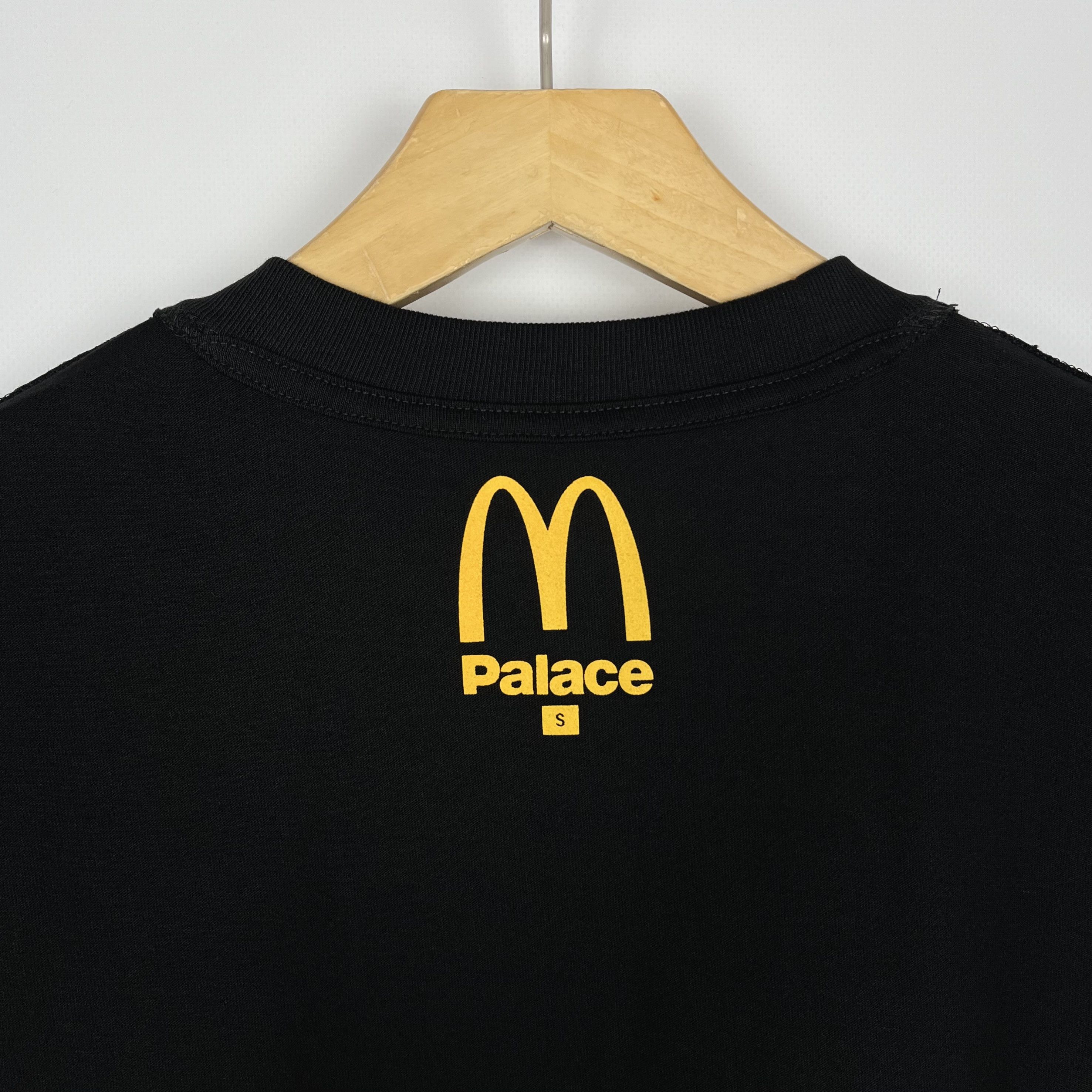 Palace NWOT Palace X McDonald’s Sign Big Logo T Shirt Size US S / EU 44-46 / 1 - 10 Thumbnail