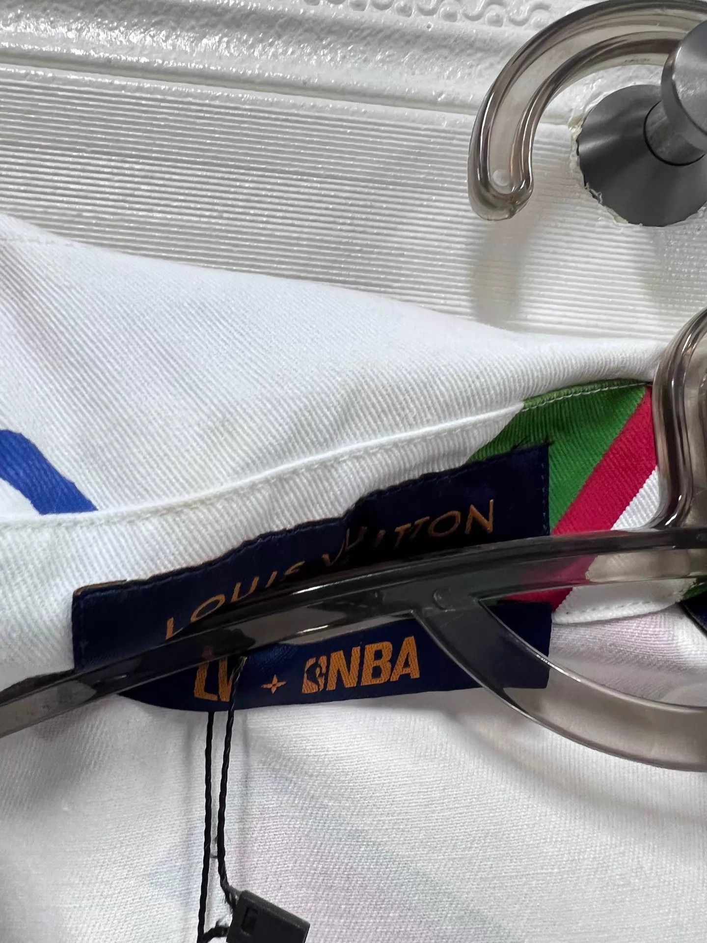 Louis Vuitton LV NBA white print short-sleeve shirt L 99 new Size US L / EU 52-54 / 3 - 7 Thumbnail