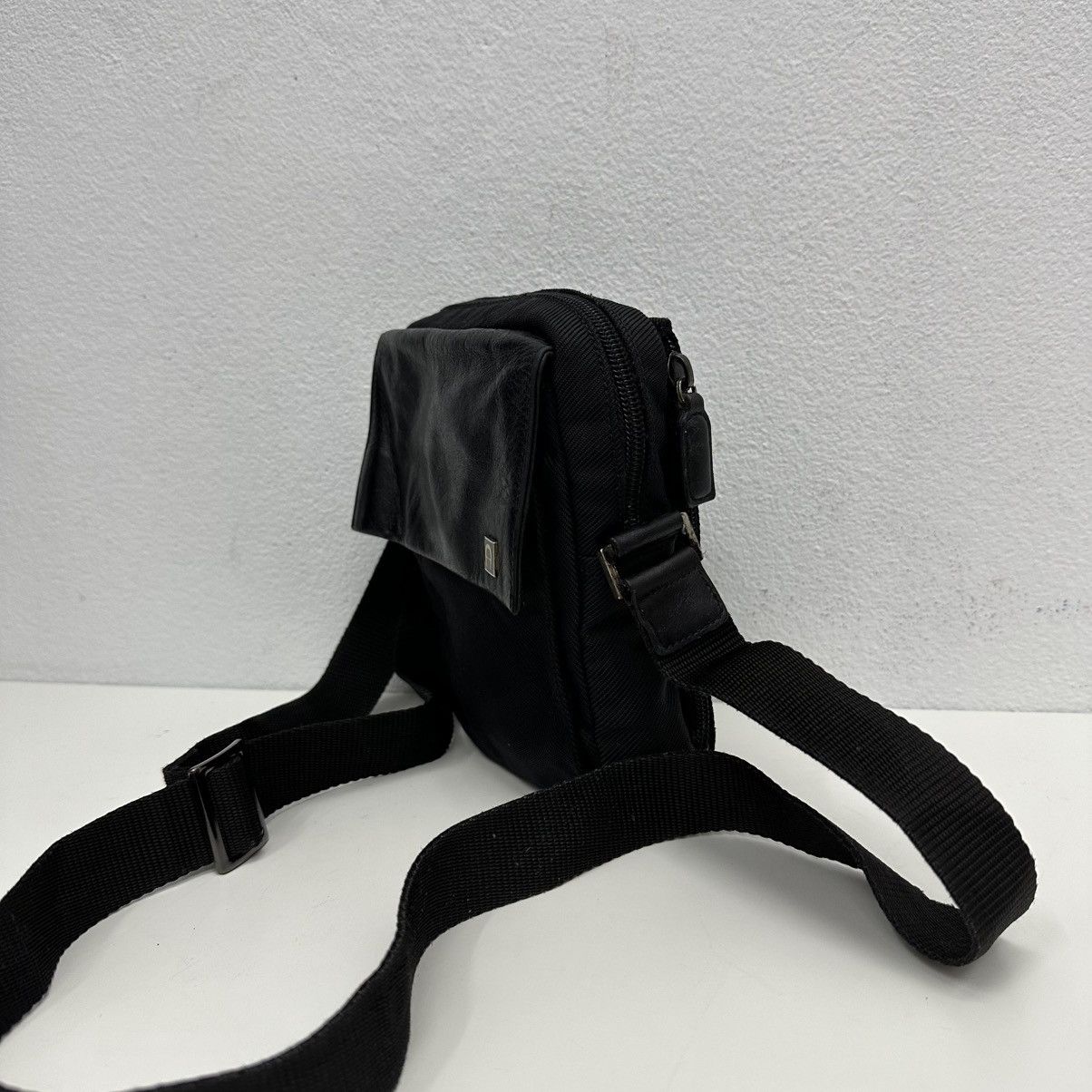 Aigner ‼️YES‼️ AUTHENTIC AIGNER VINTAGE SHOULDER CROSSBODY BAG Size ONE SIZE - 4 Thumbnail