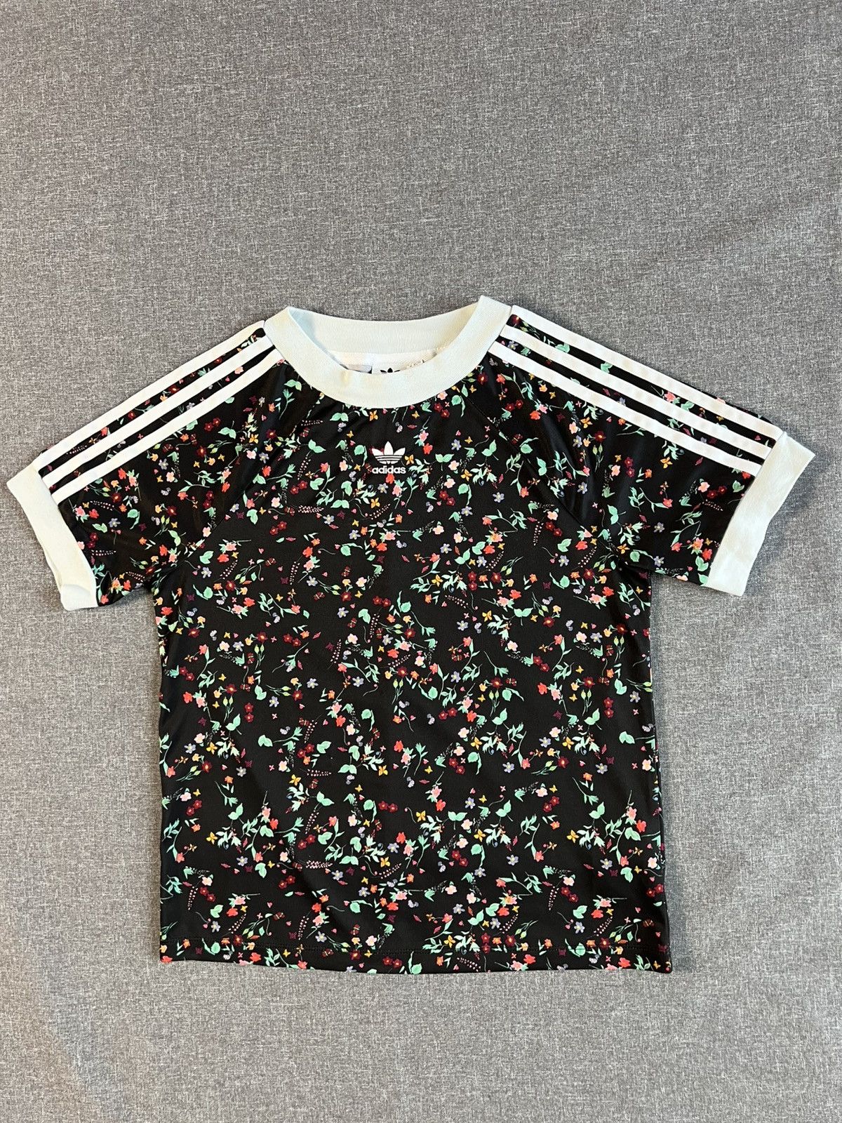 Adidas Adidas Originals Floral Print T-Shirt 🌸 Size XS — Like New Size XS / US 0-2 / IT 36-38 - 1 Thumbnail