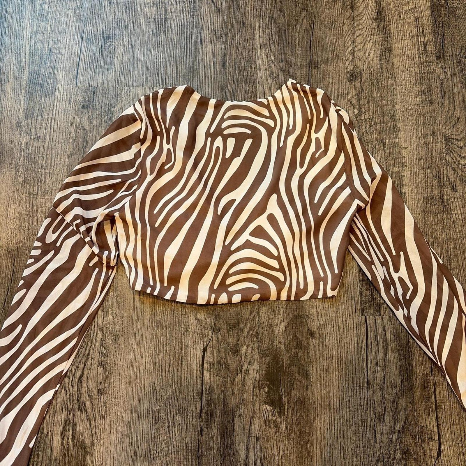 PRINCESS POLLY princess polly zebra print long sleeve crop top Size S / US 4 / IT 40 - 3 Thumbnail