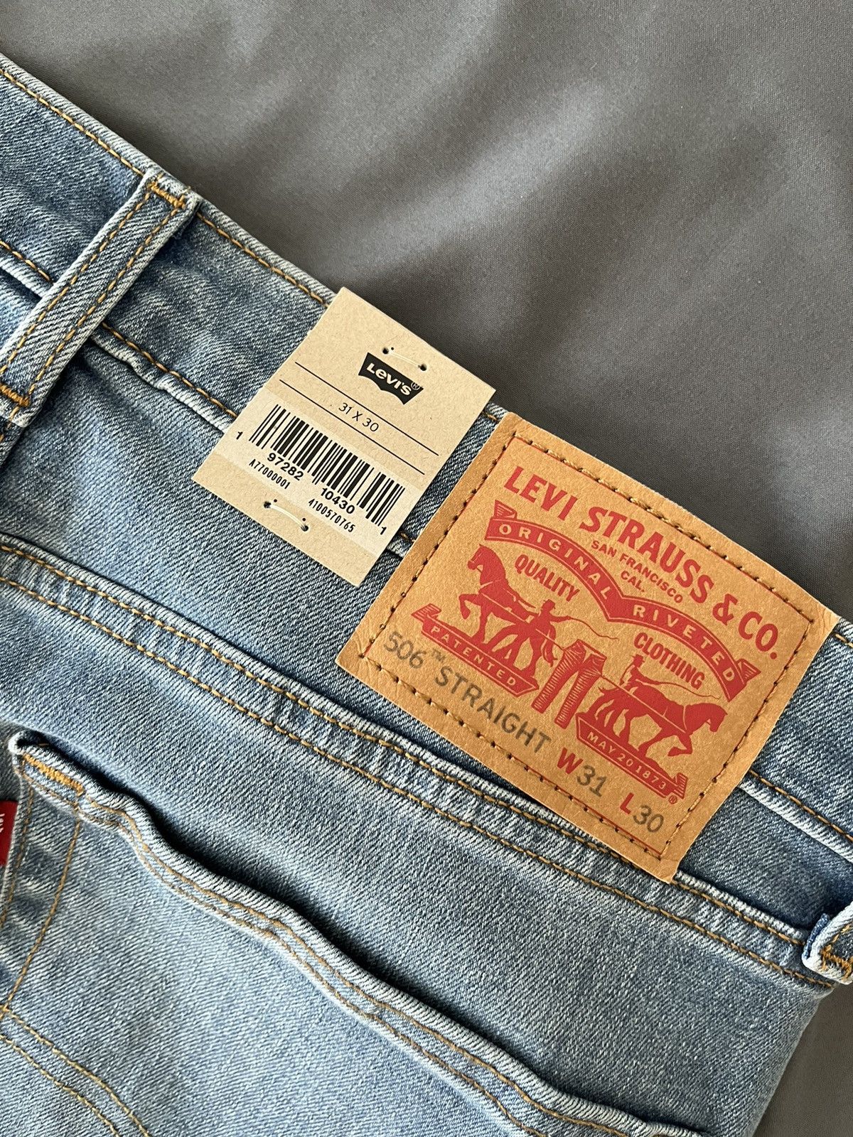Levi's × Vintage Levi’s 506 COMFORT STRAIGHT FIT MEN'S JEANS Size US 31 - 4 Thumbnail