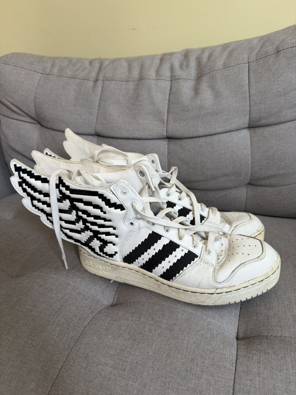 Adidas × Jeremy Scott Rare Adidas x Jeremy Scott Pixel Wings